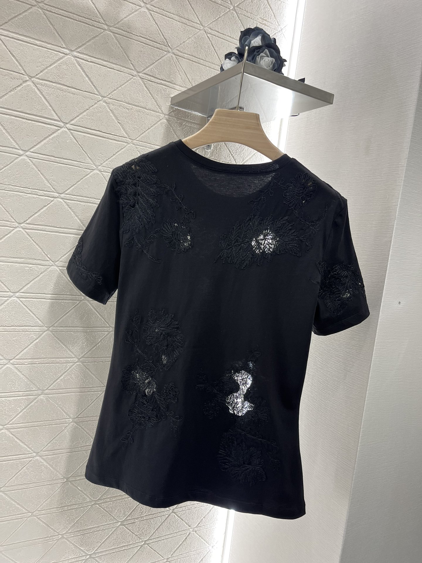 Brand-New Ermanno Scervin Women’s Suit with Embroidered Tee, High-Quality Cotton Material. - 图片 2