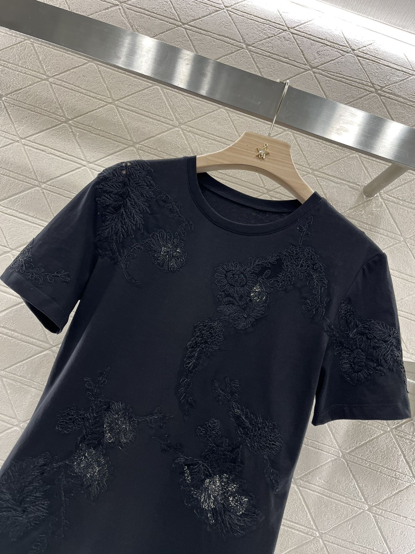 Brand-New Ermanno Scervin Women’s Suit with Embroidered Tee, High-Quality Cotton Material. - 图片 4