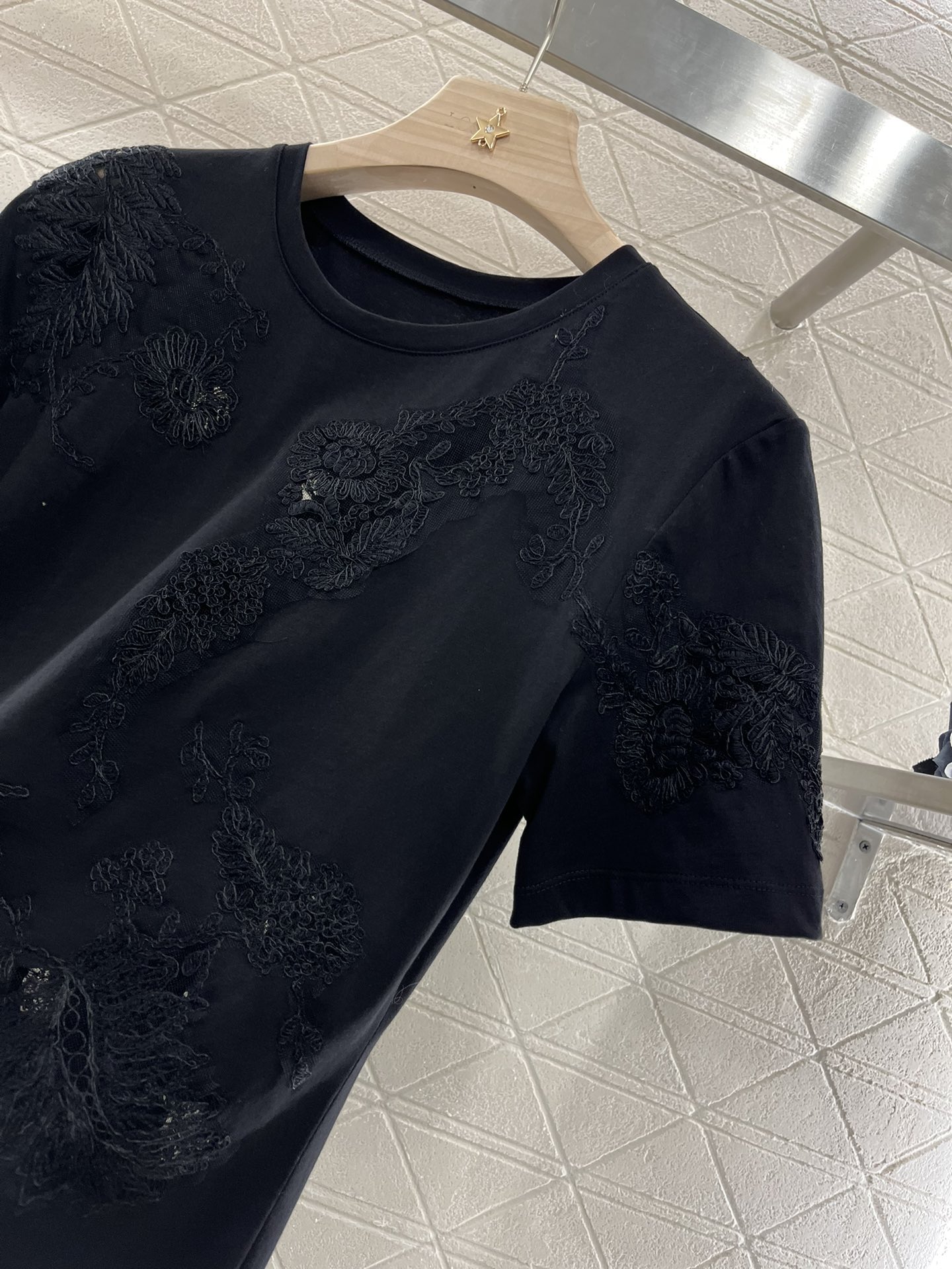Brand-New Ermanno Scervin Women’s Suit with Embroidered Tee, High-Quality Cotton Material. - 图片 6