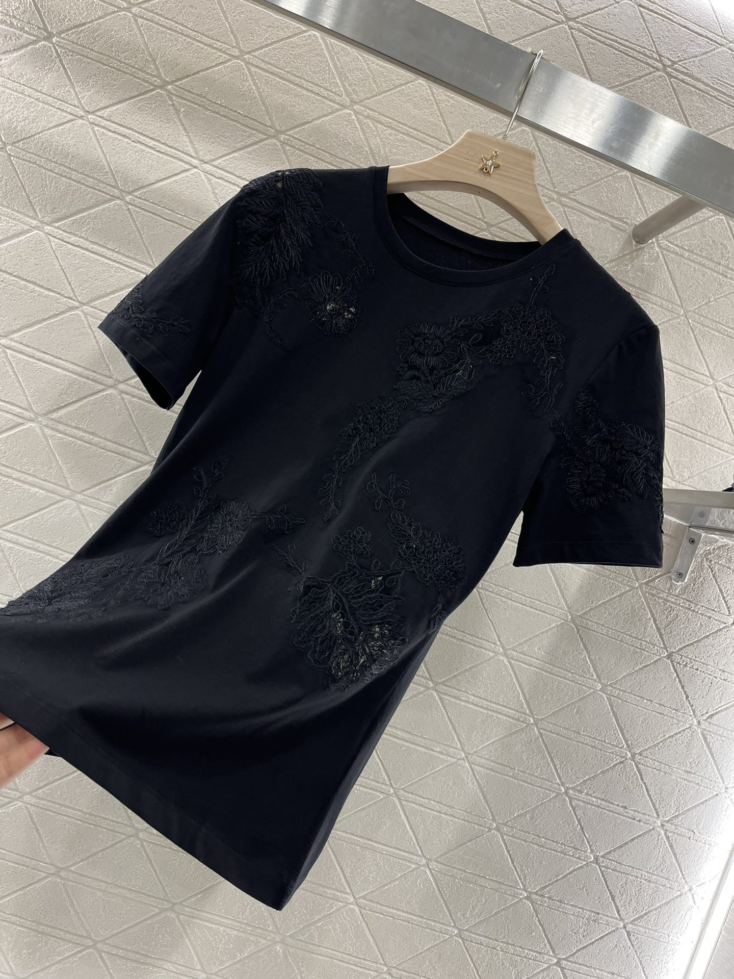 Brand-New Ermanno Scervin Women’s Suit with Embroidered Tee, High-Quality Cotton Material. - 图片 5