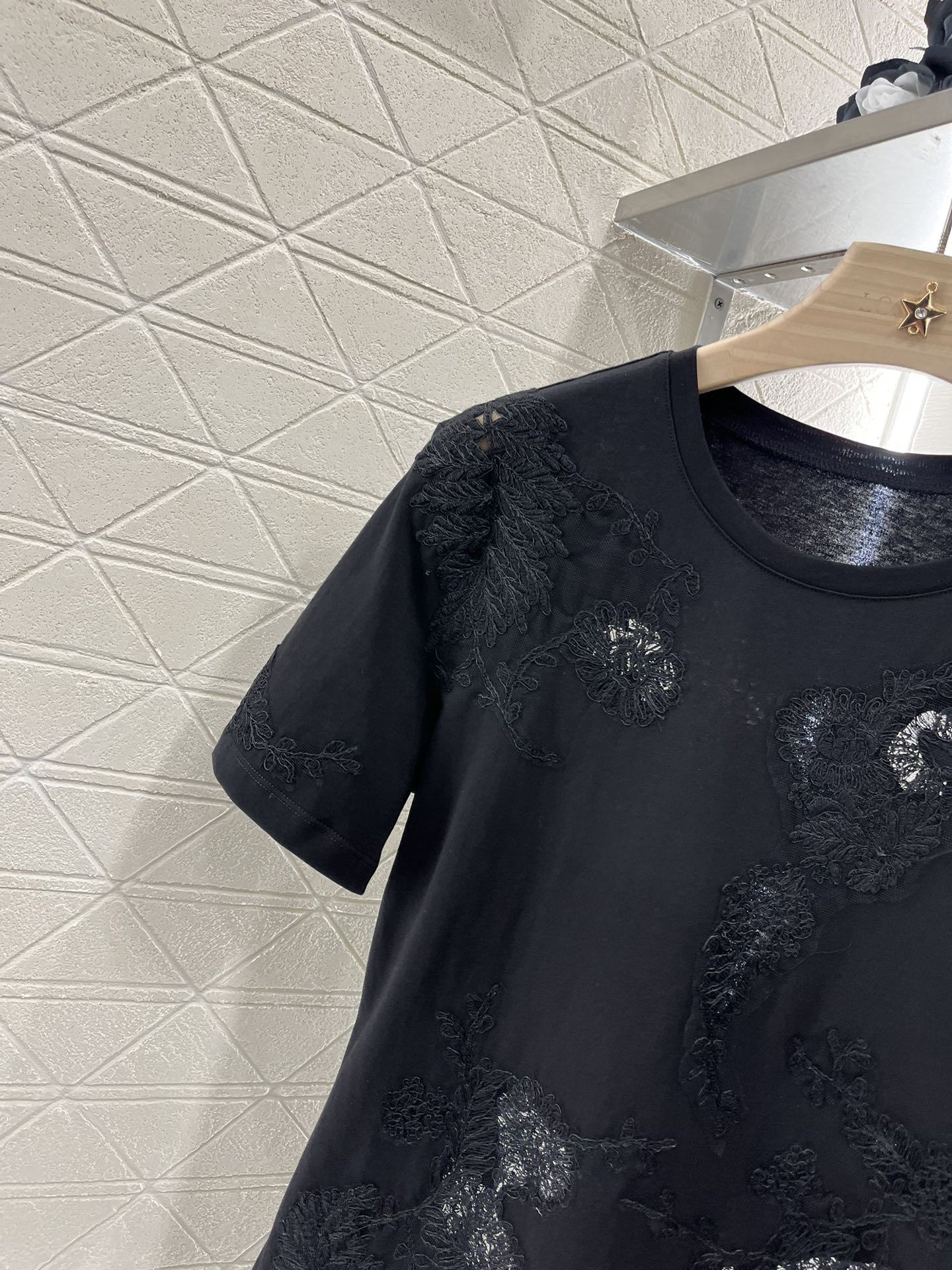 Brand-New Ermanno Scervin Women’s Suit with Embroidered Tee, High-Quality Cotton Material. - 图片 3