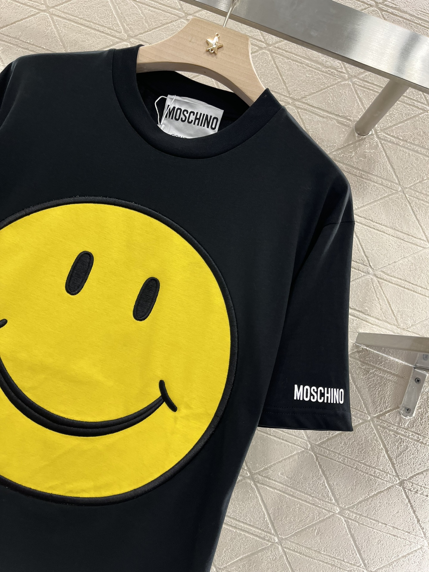 2025 New Moschino Women’s Suit and Customized Short Sleeve Tee Collection - 图片 6