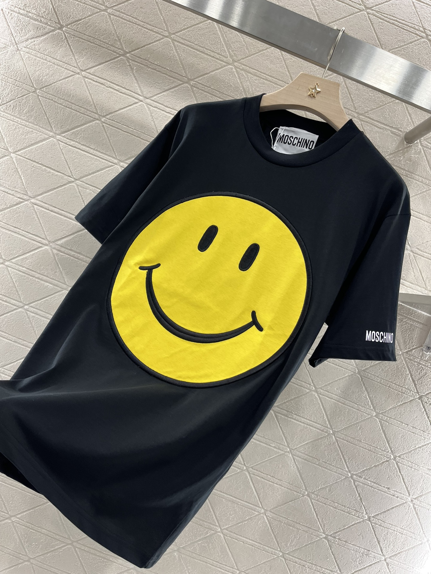 2025 New Moschino Women’s Suit and Customized Short Sleeve Tee Collection - 图片 5