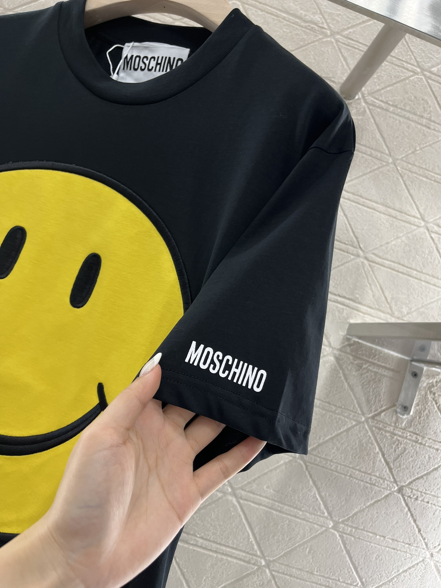 2025 New Moschino Women’s Suit and Customized Short Sleeve Tee Collection - 图片 8