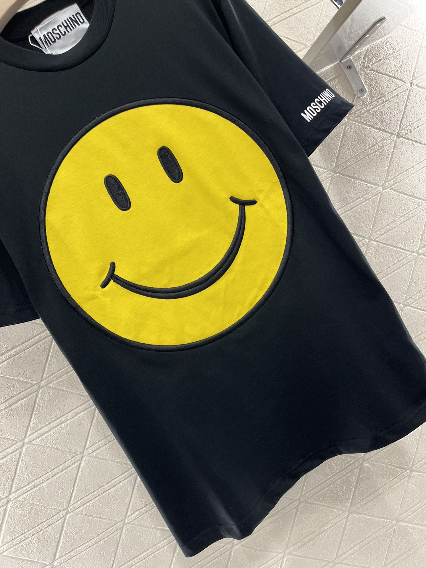 2025 New Moschino Women’s Suit and Customized Short Sleeve Tee Collection - 图片 7