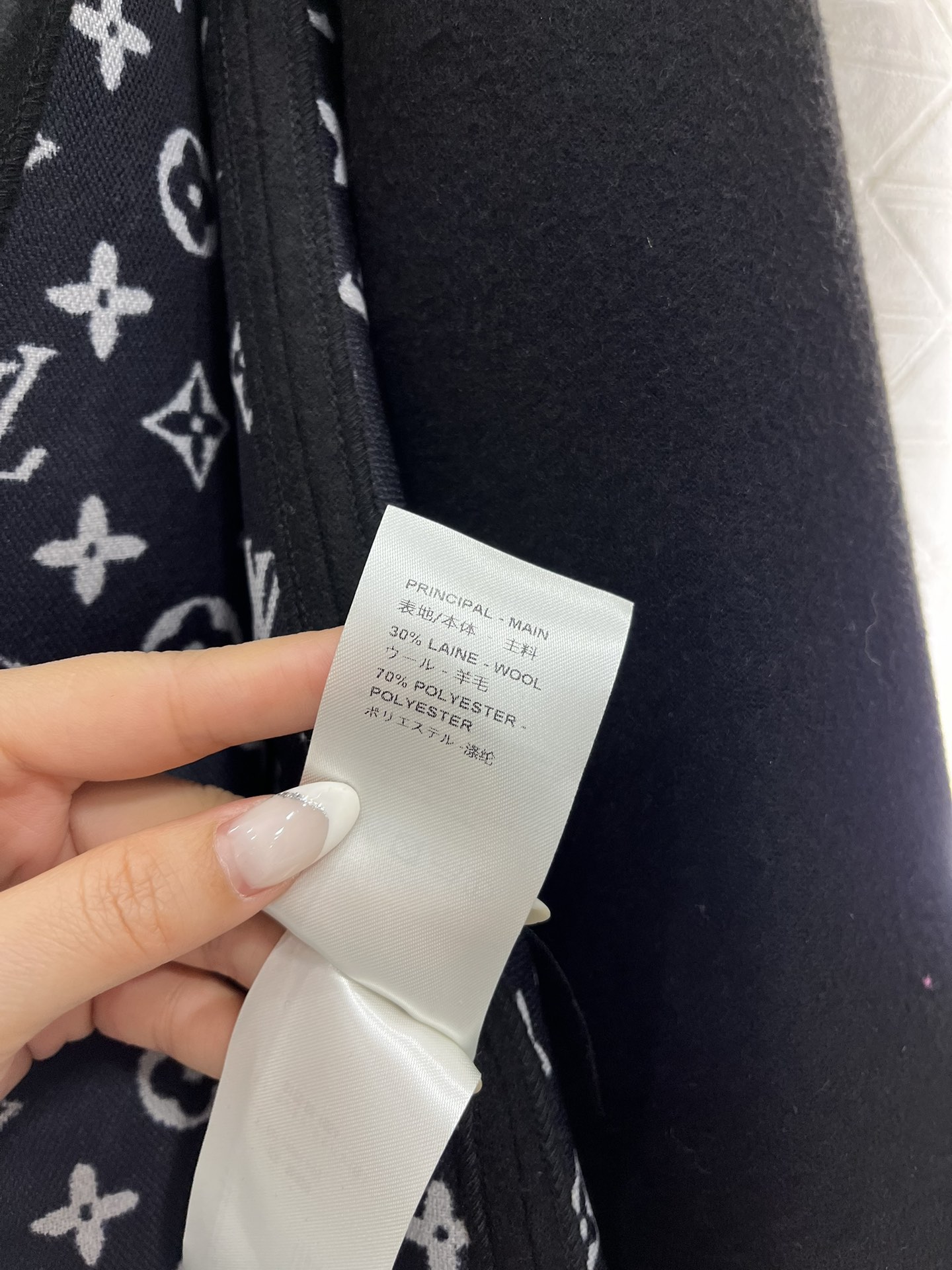 Louis Vuitton 2024 Women’s Cloak Coat: High-Quality, Stylish, and Timeless - 图片 9