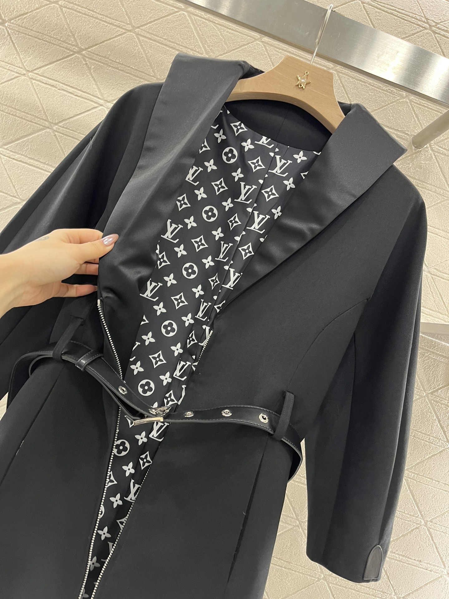 Louis Vuitton Haute Couture Classic Luxury Handbag Shoulder Crossbody 5