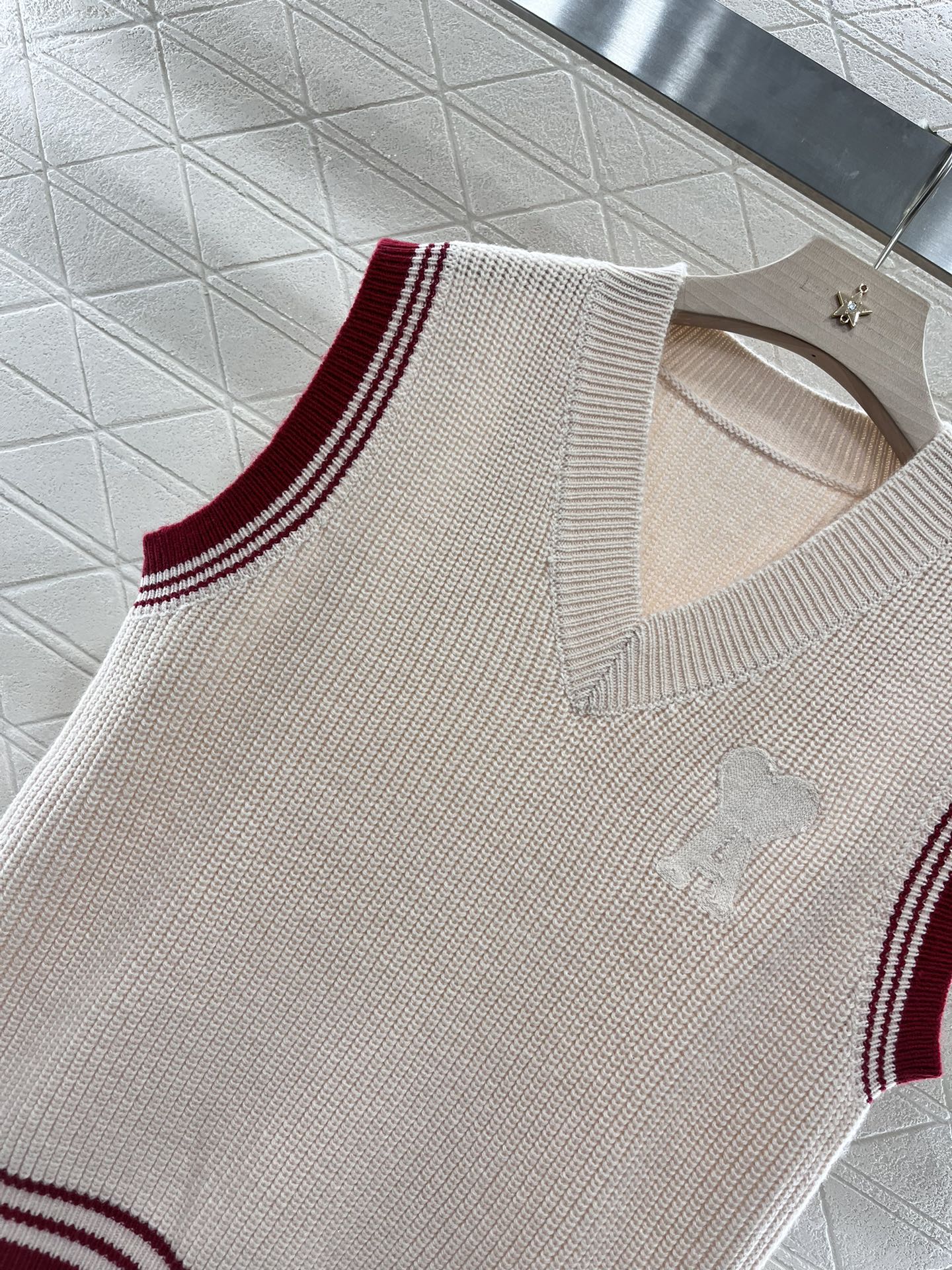 “New Ami *2025: High-Quality Embroidered Wool Needles for Cosmopolitan Style” - 图片 8