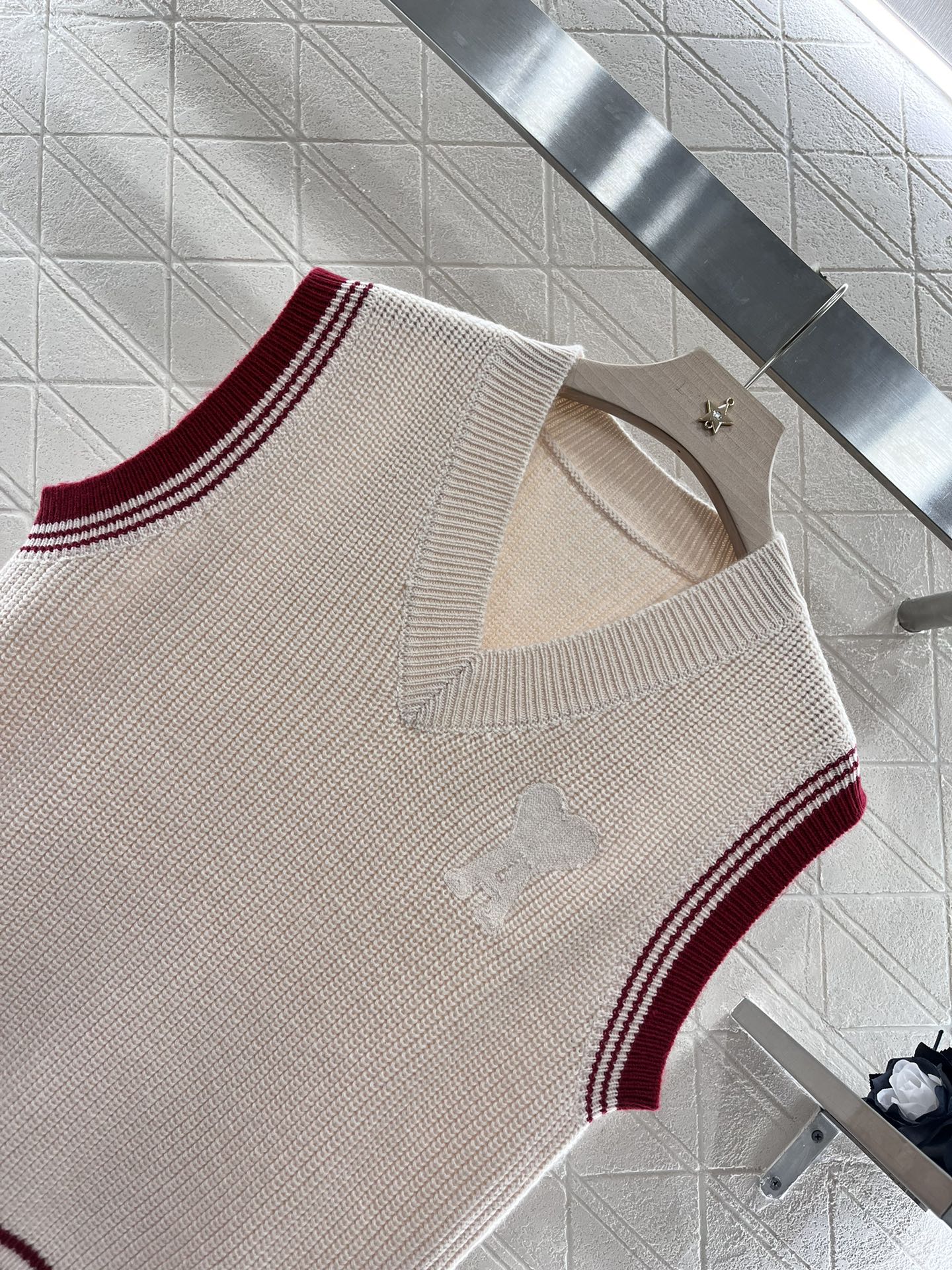 “New Ami *2025: High-Quality Embroidered Wool Needles for Cosmopolitan Style” - 图片 3