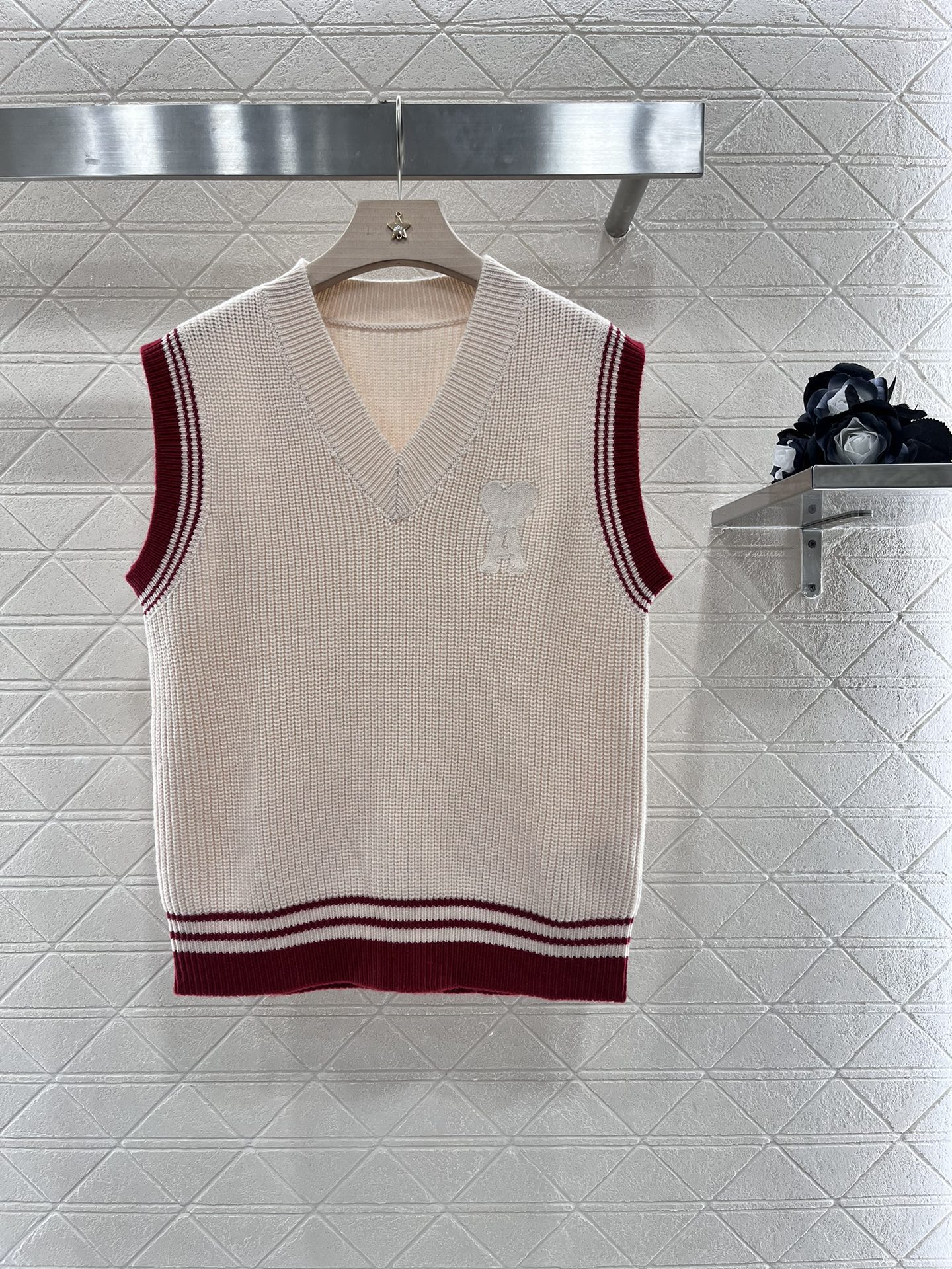 “New Ami *2025: High-Quality Embroidered Wool Needles for Cosmopolitan Style” - 图片 1