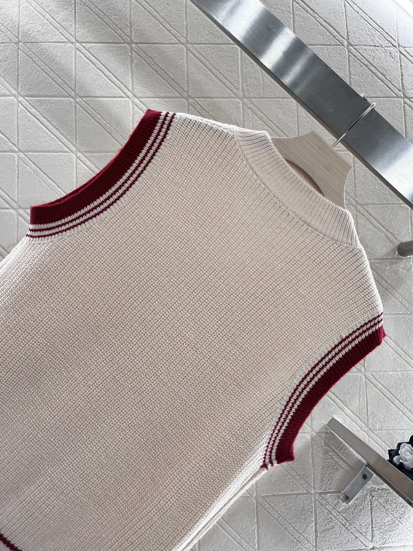 “New Ami *2025: High-Quality Embroidered Wool Needles for Cosmopolitan Style” - 图片 4