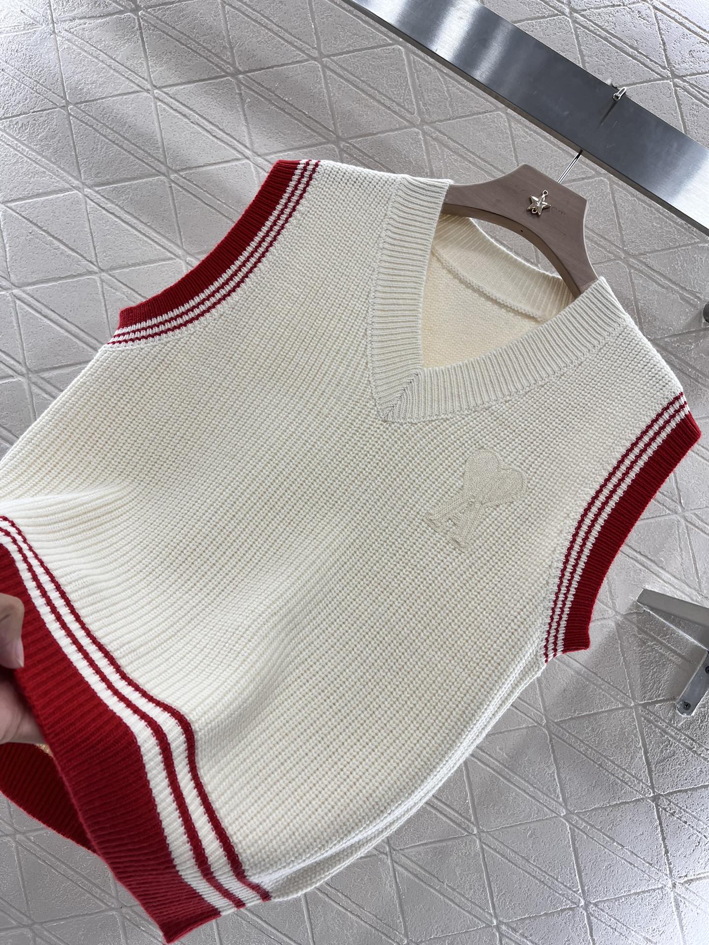 “High-Quality Embroidered Wool Needles for Stylish and Comfortable 2025 Fashion” - 图片 7
