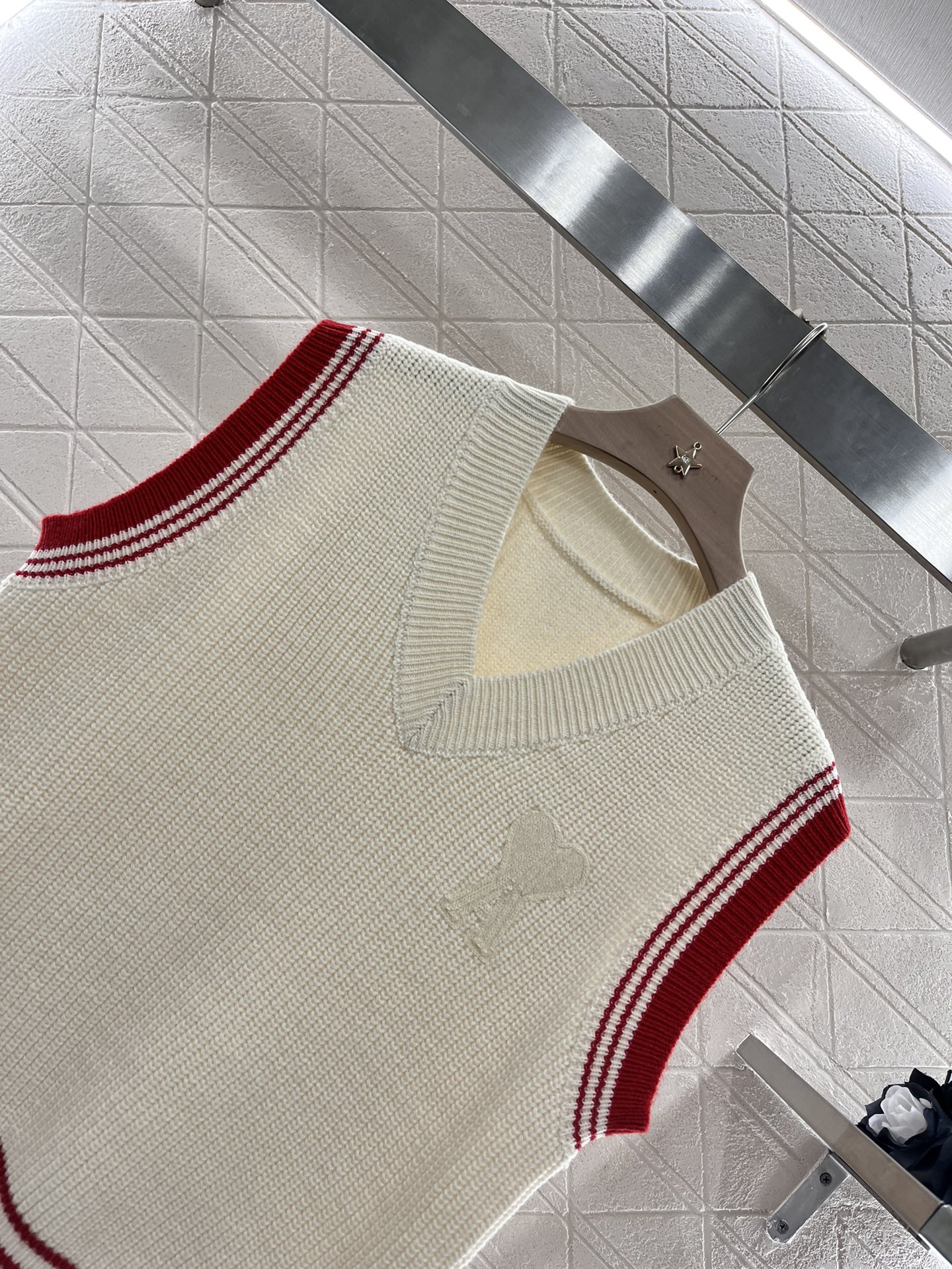 “High-Quality Embroidered Wool Needles for Stylish and Comfortable 2025 Fashion” - 图片 3