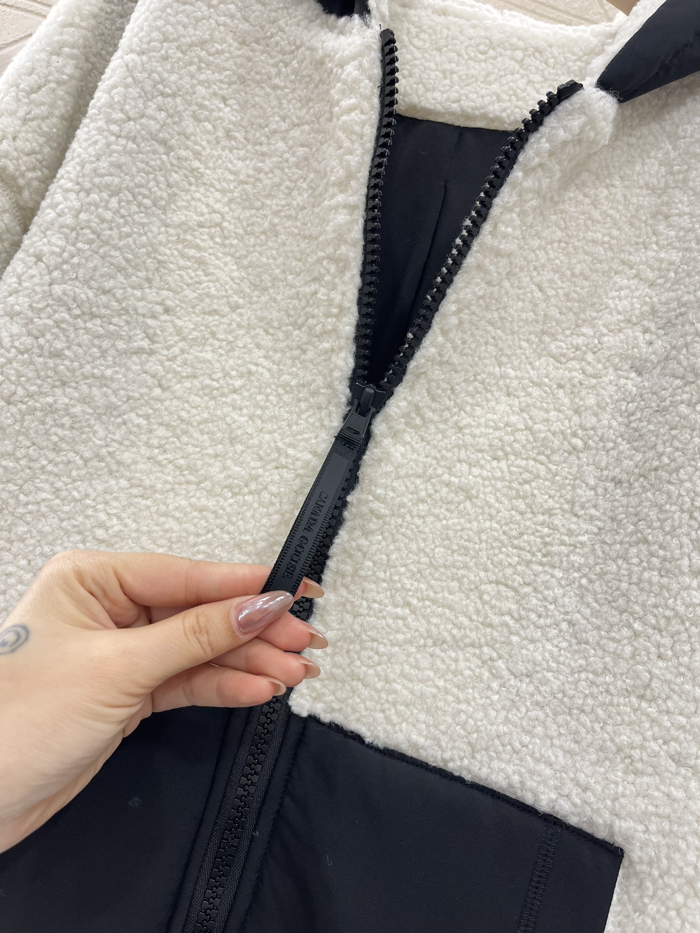 2024 New Hard-core Female Suit with Lamb’s Hair and Two-way Zipper - 图片 7