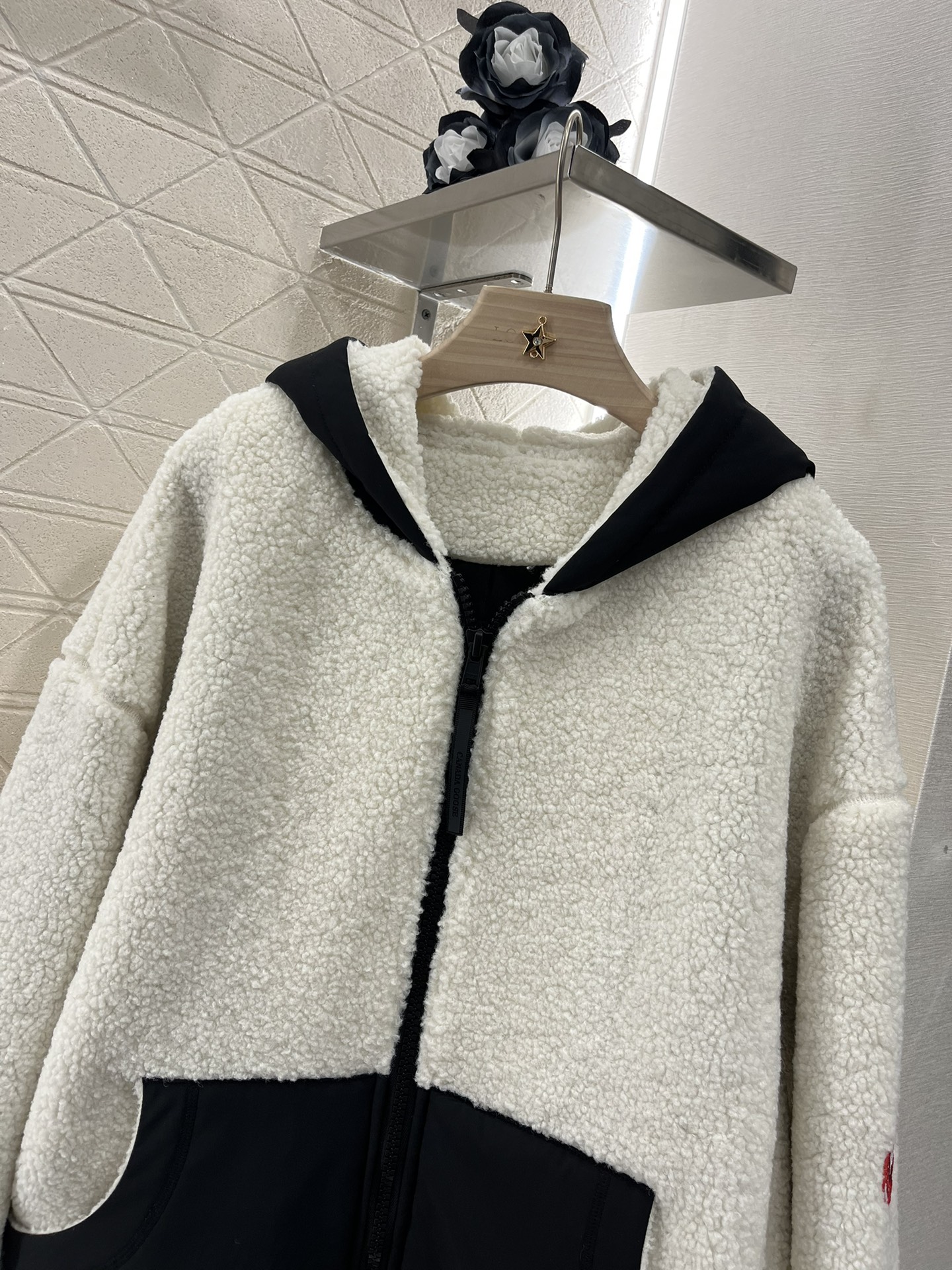 2024 New Hard-core Female Suit with Lamb’s Hair and Two-way Zipper - 图片 3