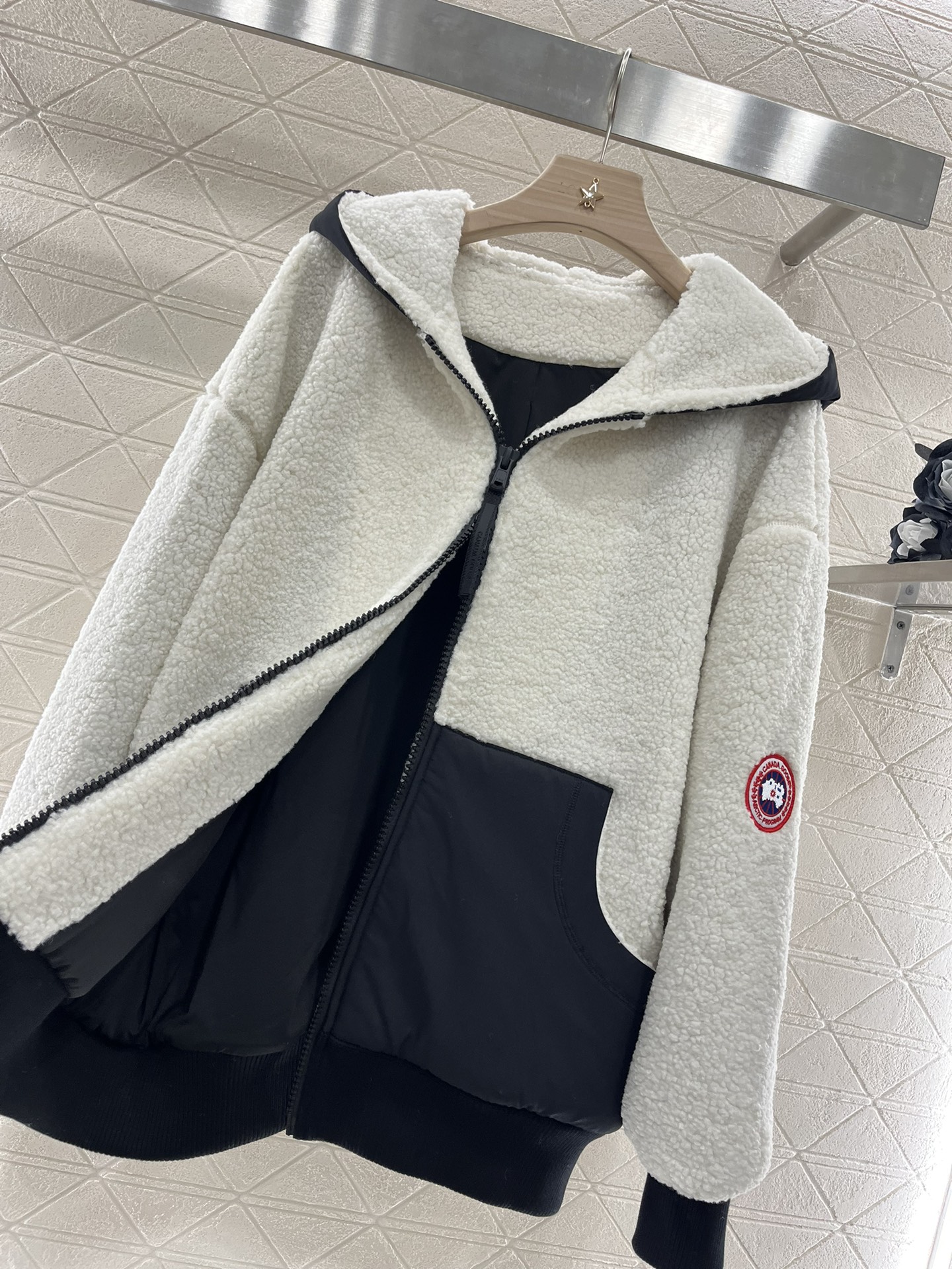 2024 New Hard-core Female Suit with Lamb’s Hair and Two-way Zipper - 图片 8
