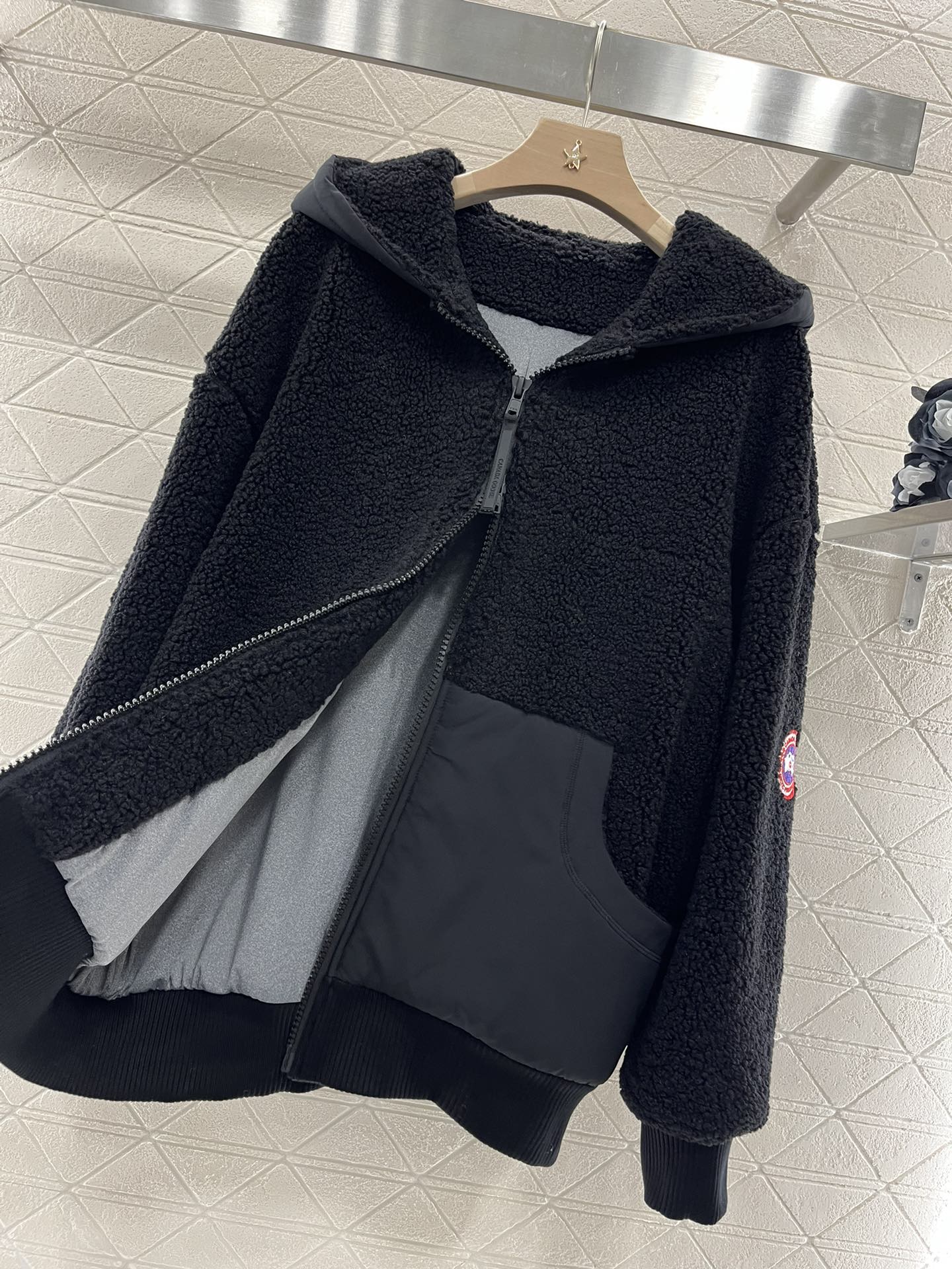 2024 New Female Suit: Luxe Teddy Lamb Material, Two-Way Zipper Jacket & Bold Design - 图片 8
