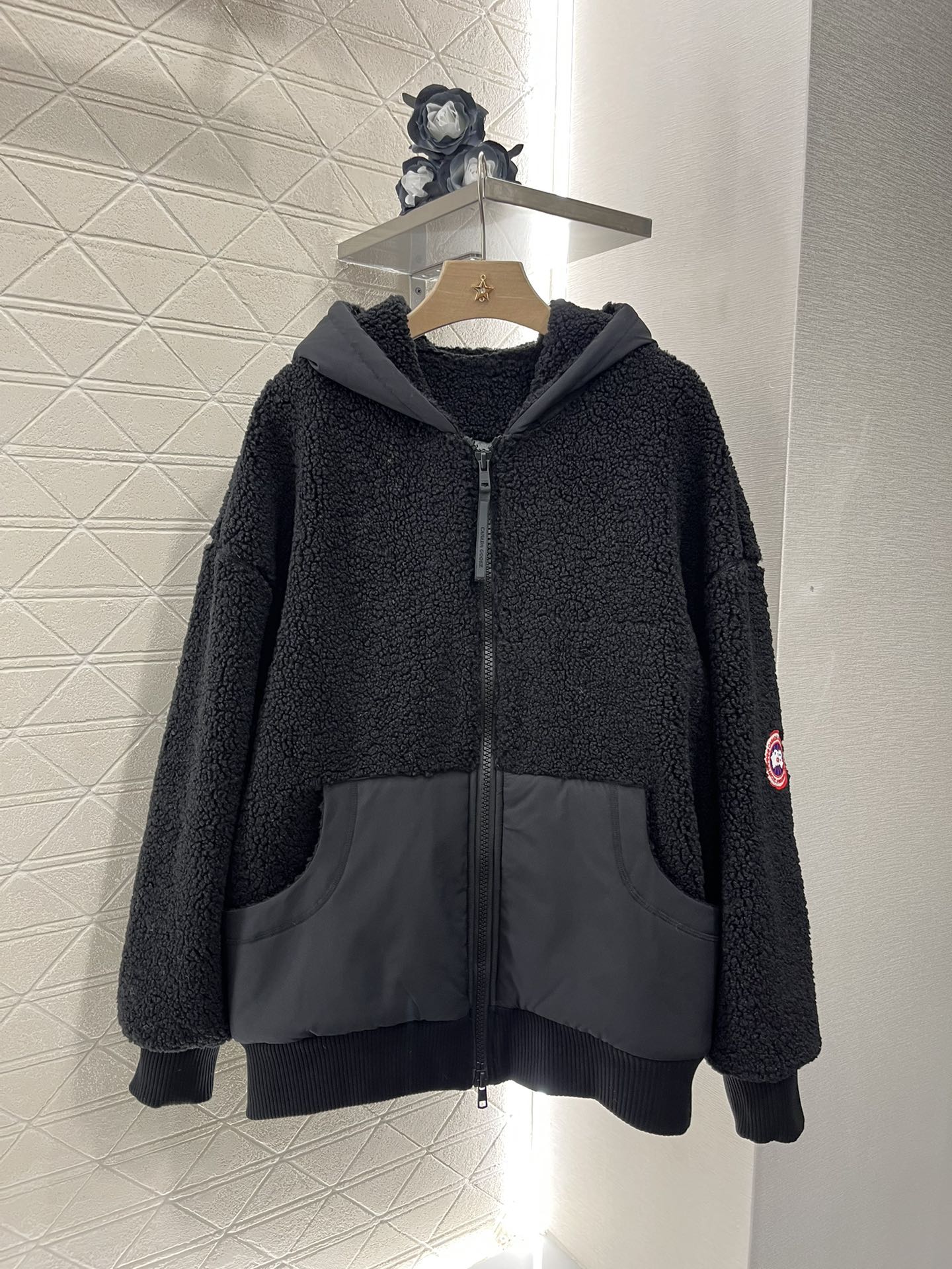 2024 New Female Suit: Luxe Teddy Lamb Material, Two-Way Zipper Jacket & Bold Design