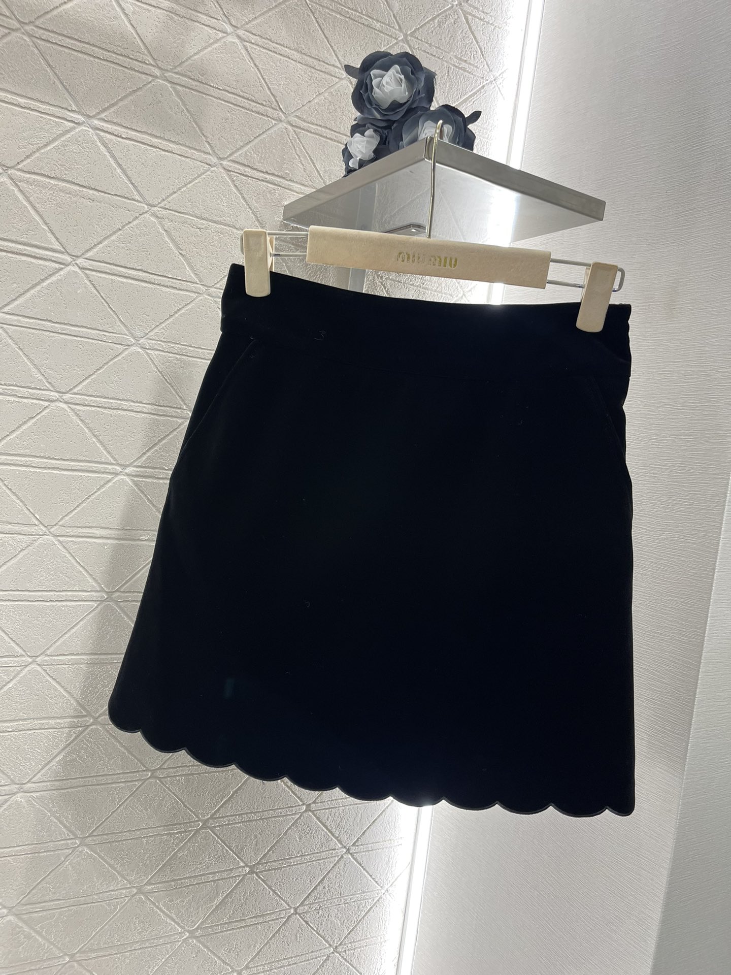 2025 New Women’s Suit: Velvet Coat & Half-Skirt Suit with Chlo* Package - 图片 7