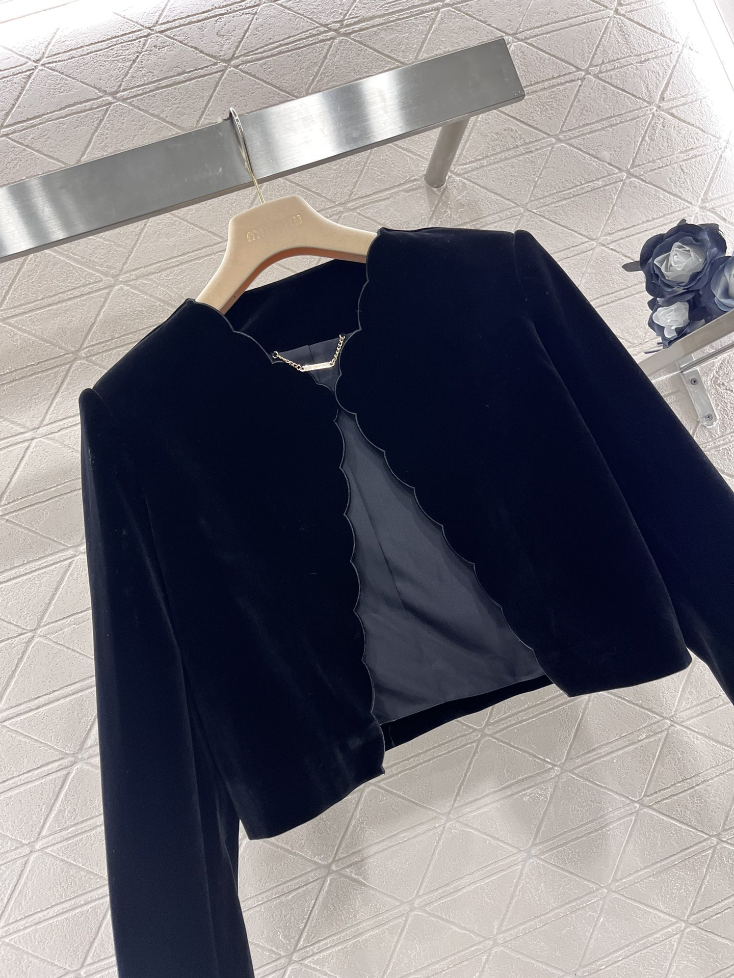 2025 New Women’s Suit: Velvet Coat & Half-Skirt Suit with Chlo* Package - 图片 4