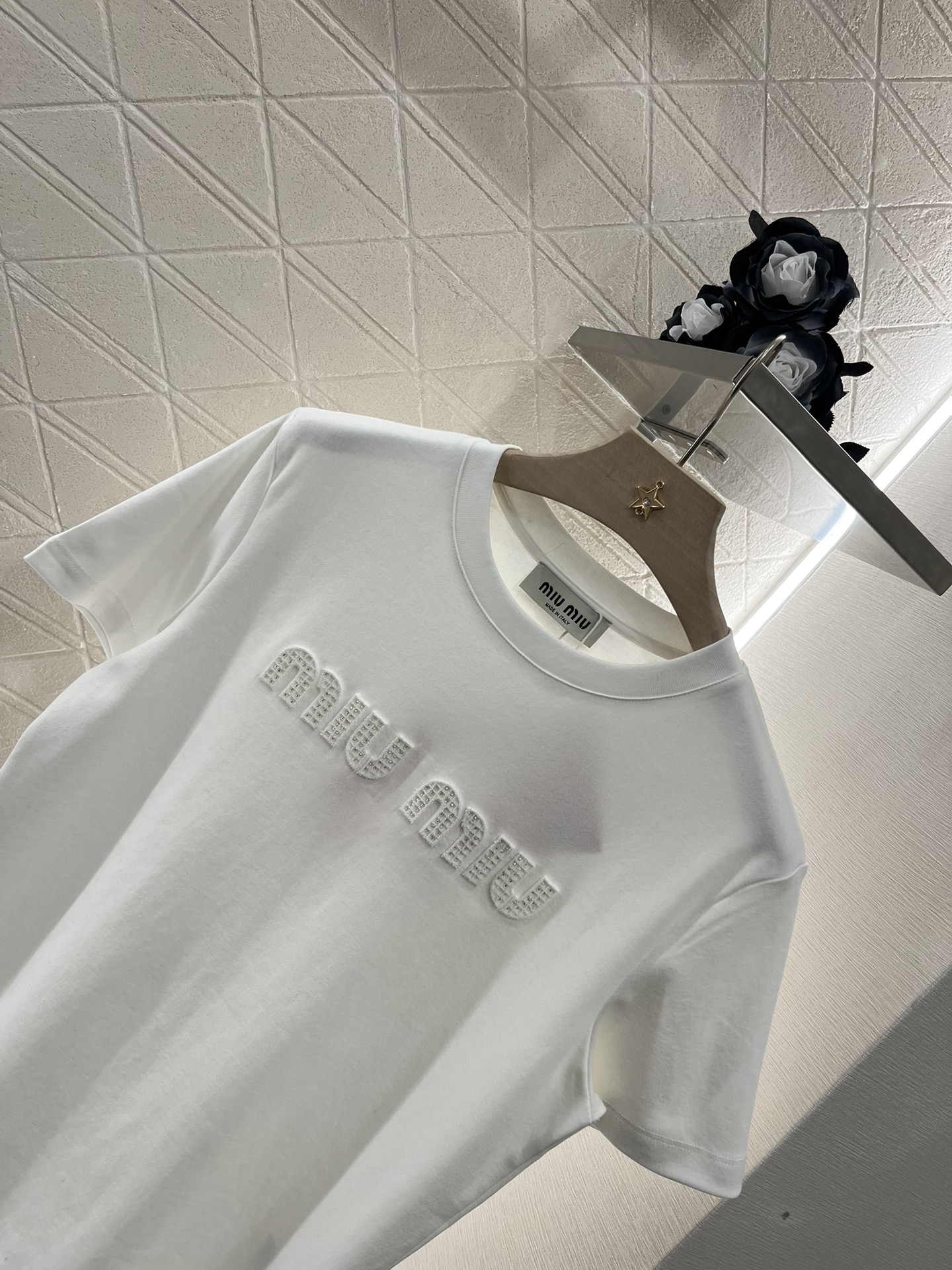 2025 New Miumi Women’s Suit Set with Stylish Tee for Summer - 图片 3