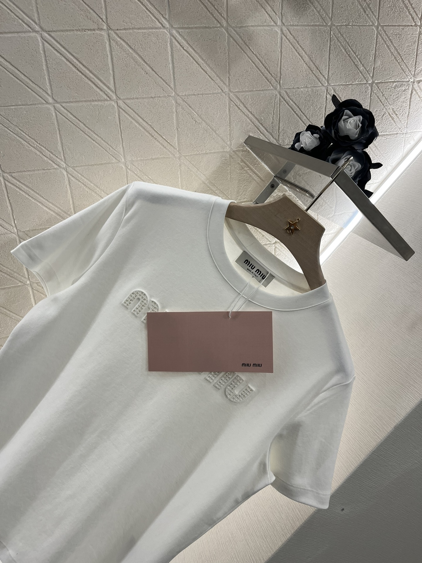 2025 New Miumi Women’s Suit Set with Stylish Tee for Summer - 图片 7