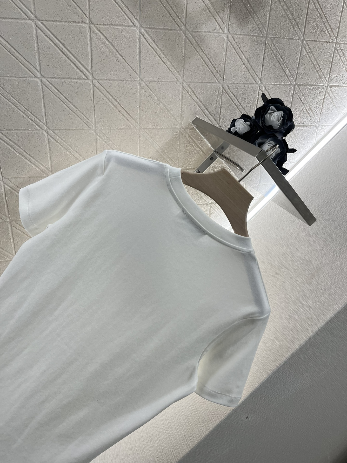 2025 New Miumi Women’s Suit Set with Stylish Tee for Summer - 图片 4