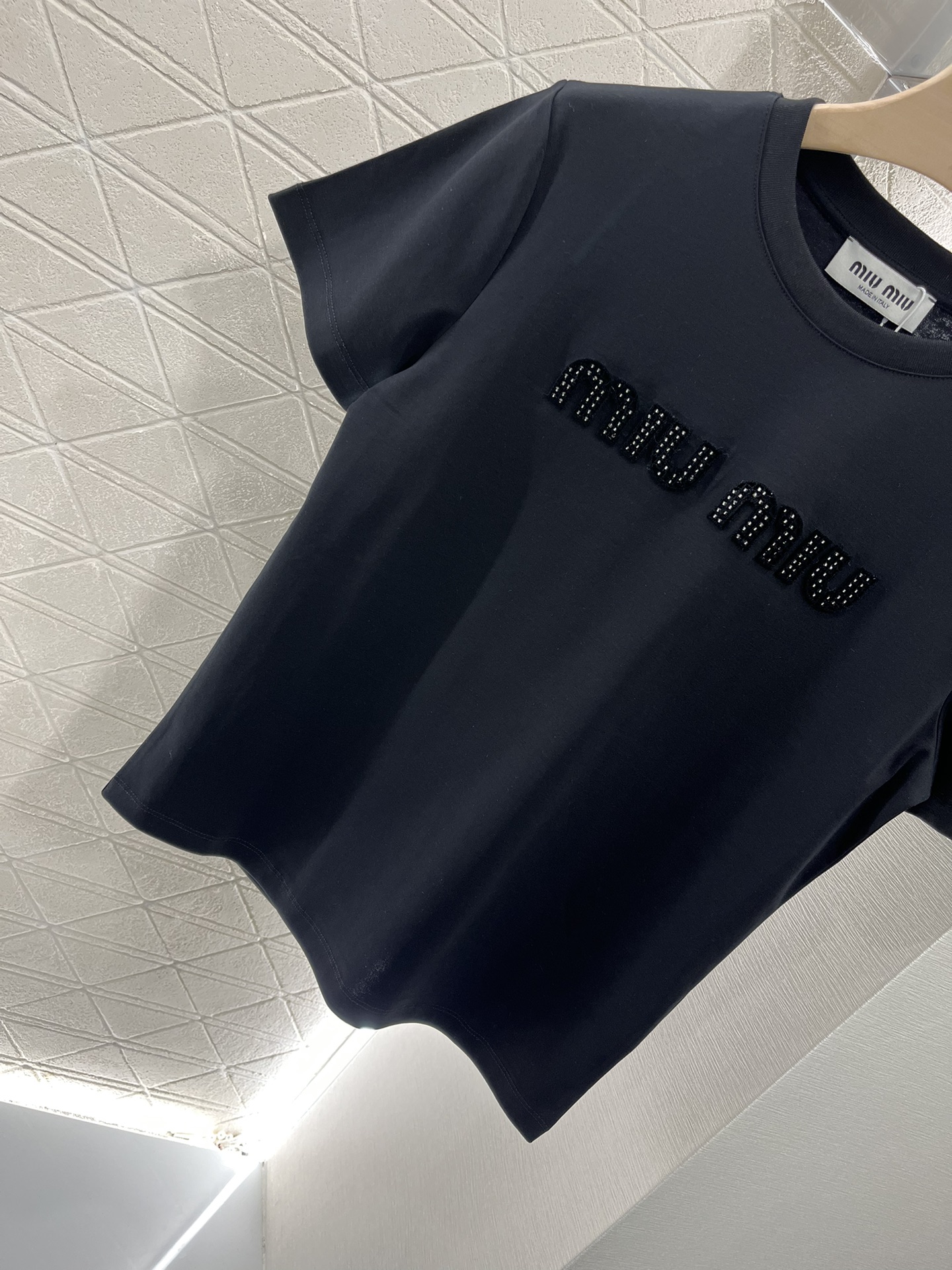 Miumi 2025 First-Rate Women’s Suit and Customized YB-Slashed T-Shirt Collection - 图片 5