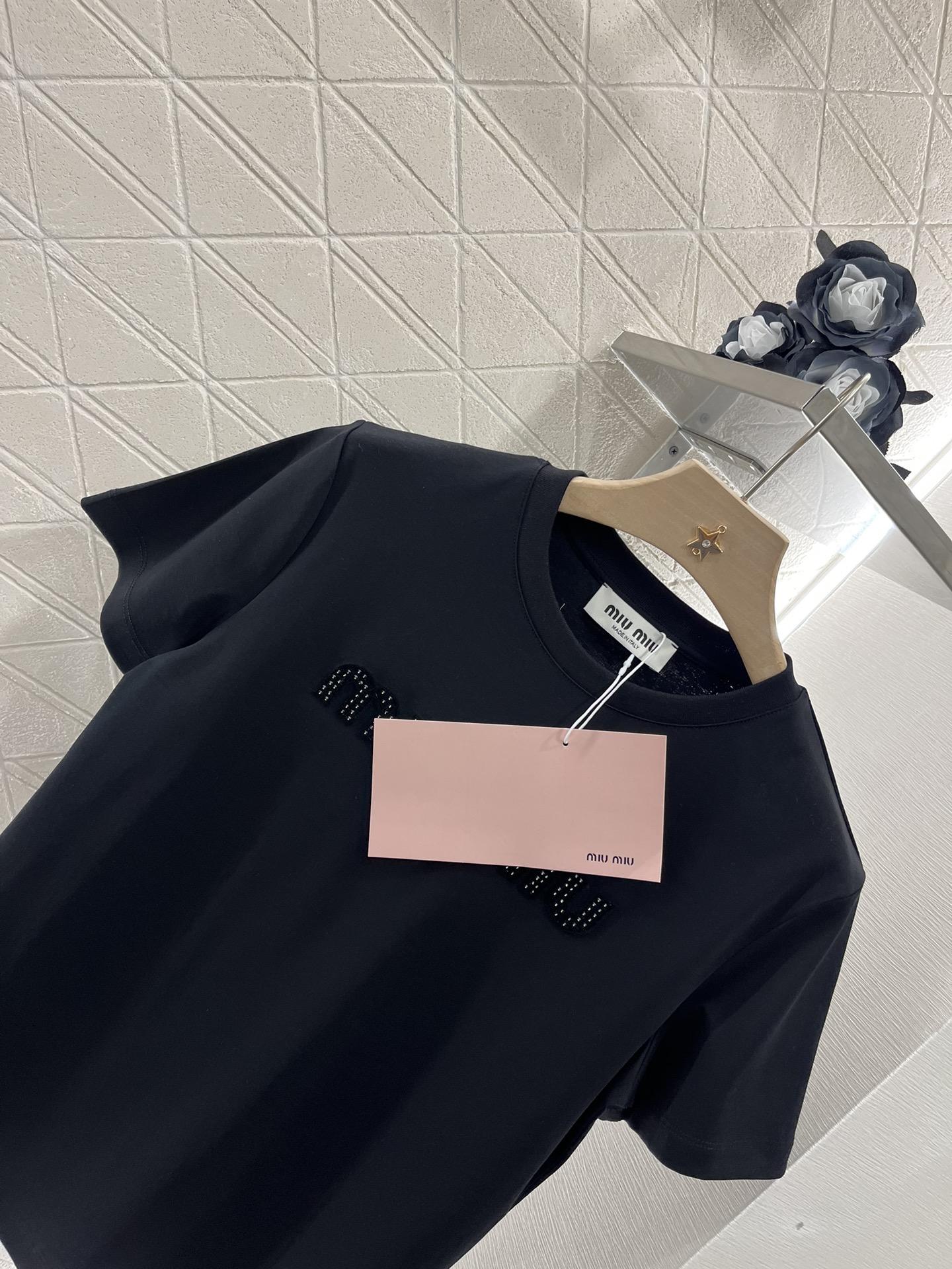 Miumi 2025 First-Rate Women’s Suit and Customized YB-Slashed T-Shirt Collection - 图片 7