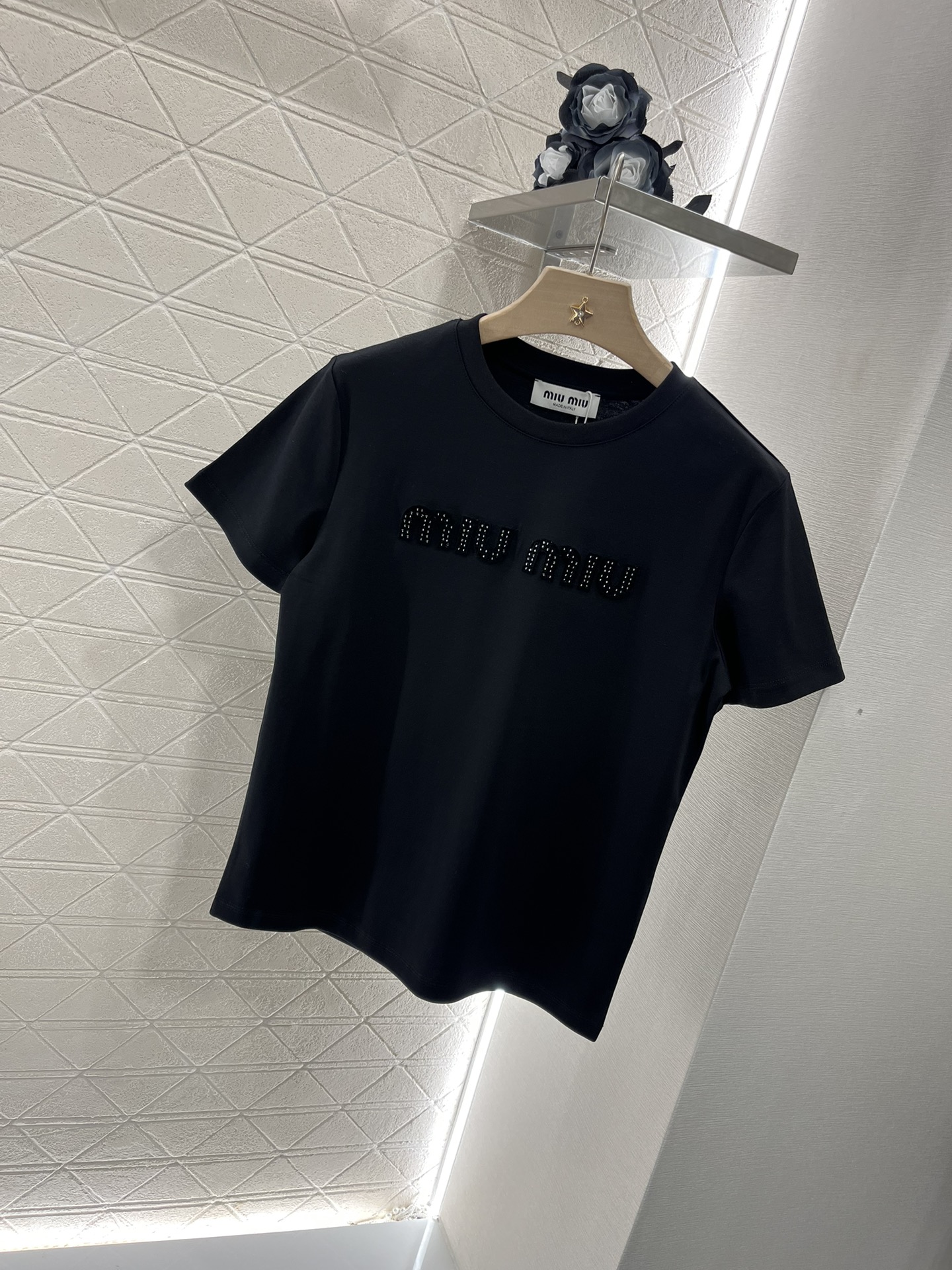 Miumi 2025 First-Rate Women’s Suit and Customized YB-Slashed T-Shirt Collection - 图片 1