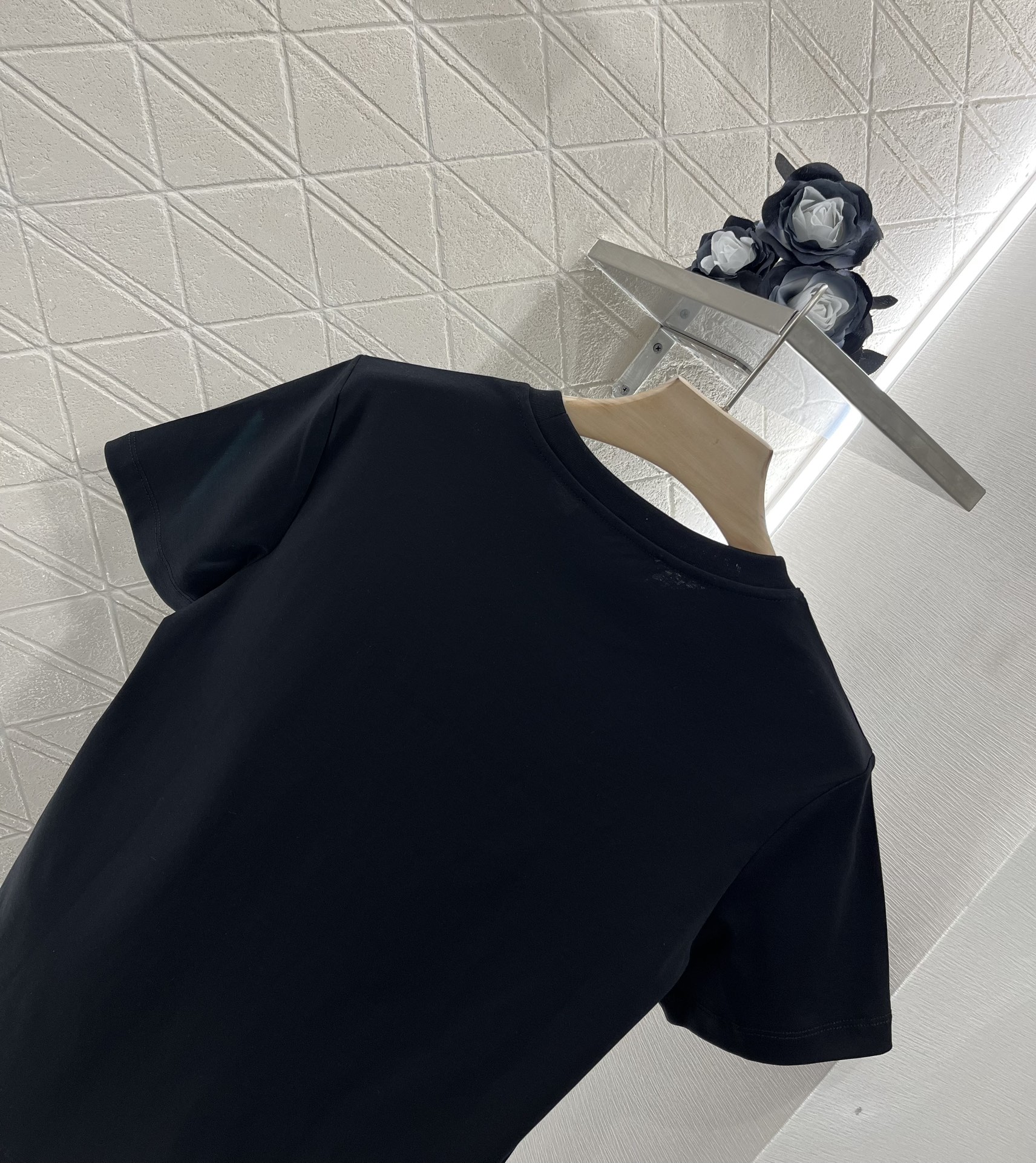 Miumi 2025 First-Rate Women’s Suit and Customized YB-Slashed T-Shirt Collection - 图片 4