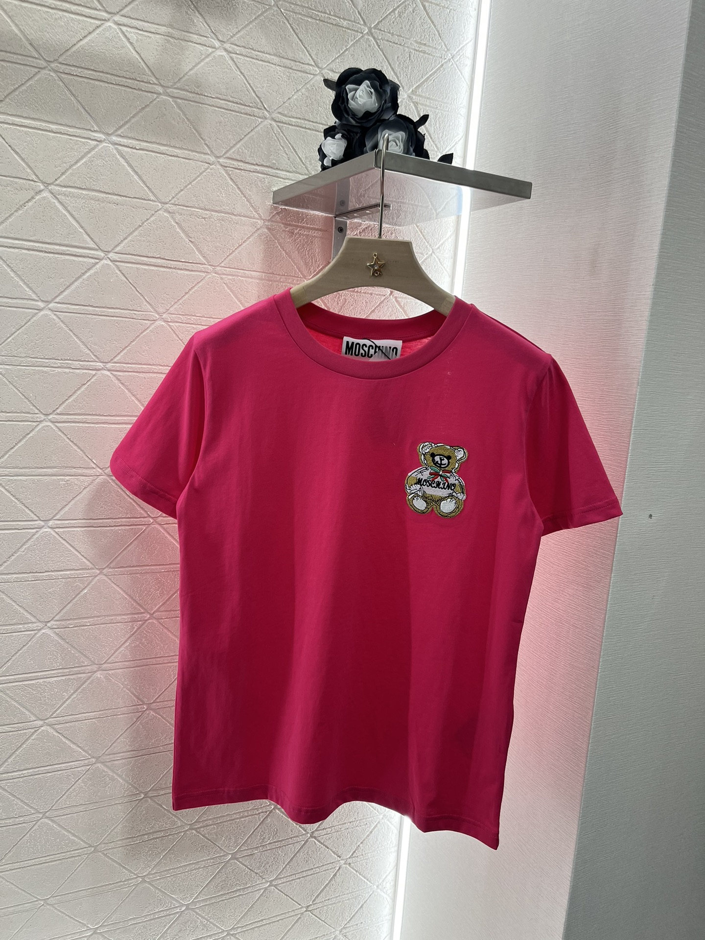 Moschino 2025 New Product: Round Collar Embroidery Tee for Fashionable High Street Style