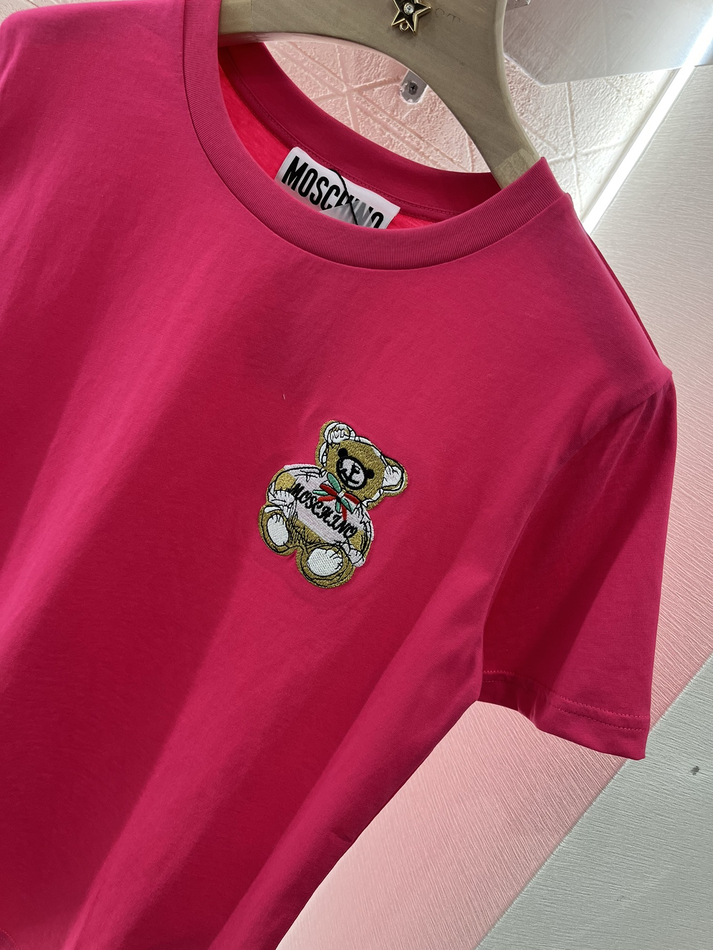 Moschino 2025 New Product: Round Collar Embroidery Tee for Fashionable High Street Style - 图片 7