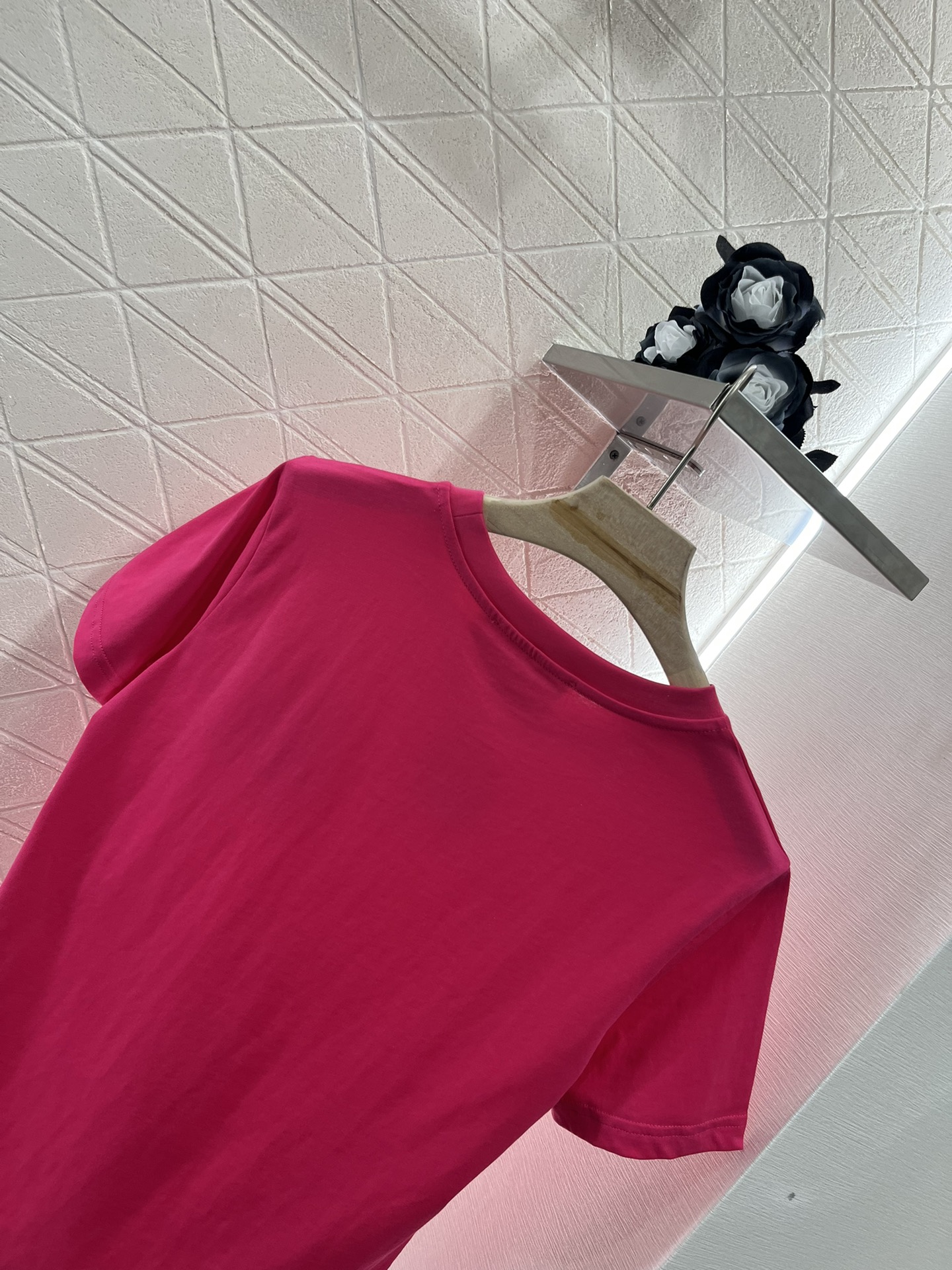 Moschino 2025 New Product: Round Collar Embroidery Tee for Fashionable High Street Style - 图片 4