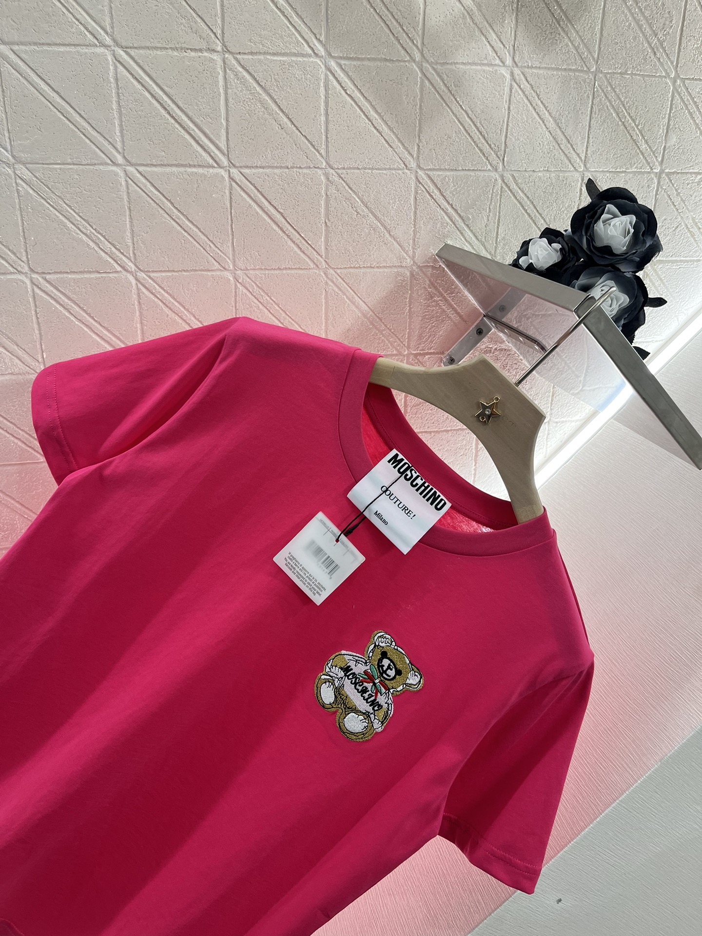 Moschino 2025 New Product: Round Collar Embroidery Tee for Fashionable High Street Style - 图片 3