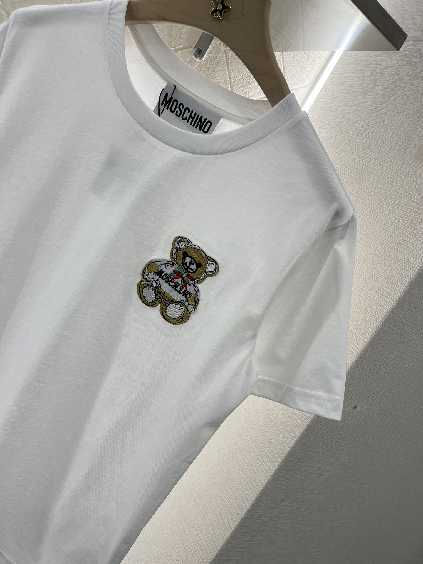 Moschino 2025 New Product: Embroidered Tee with Unique Design - 图片 6