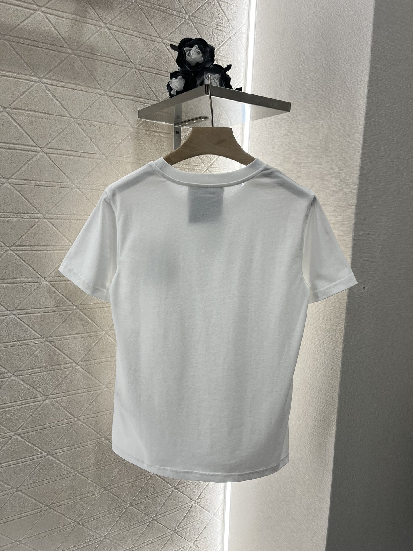 Moschino 2025 New Product: Embroidered Tee with Unique Design - 图片 2
