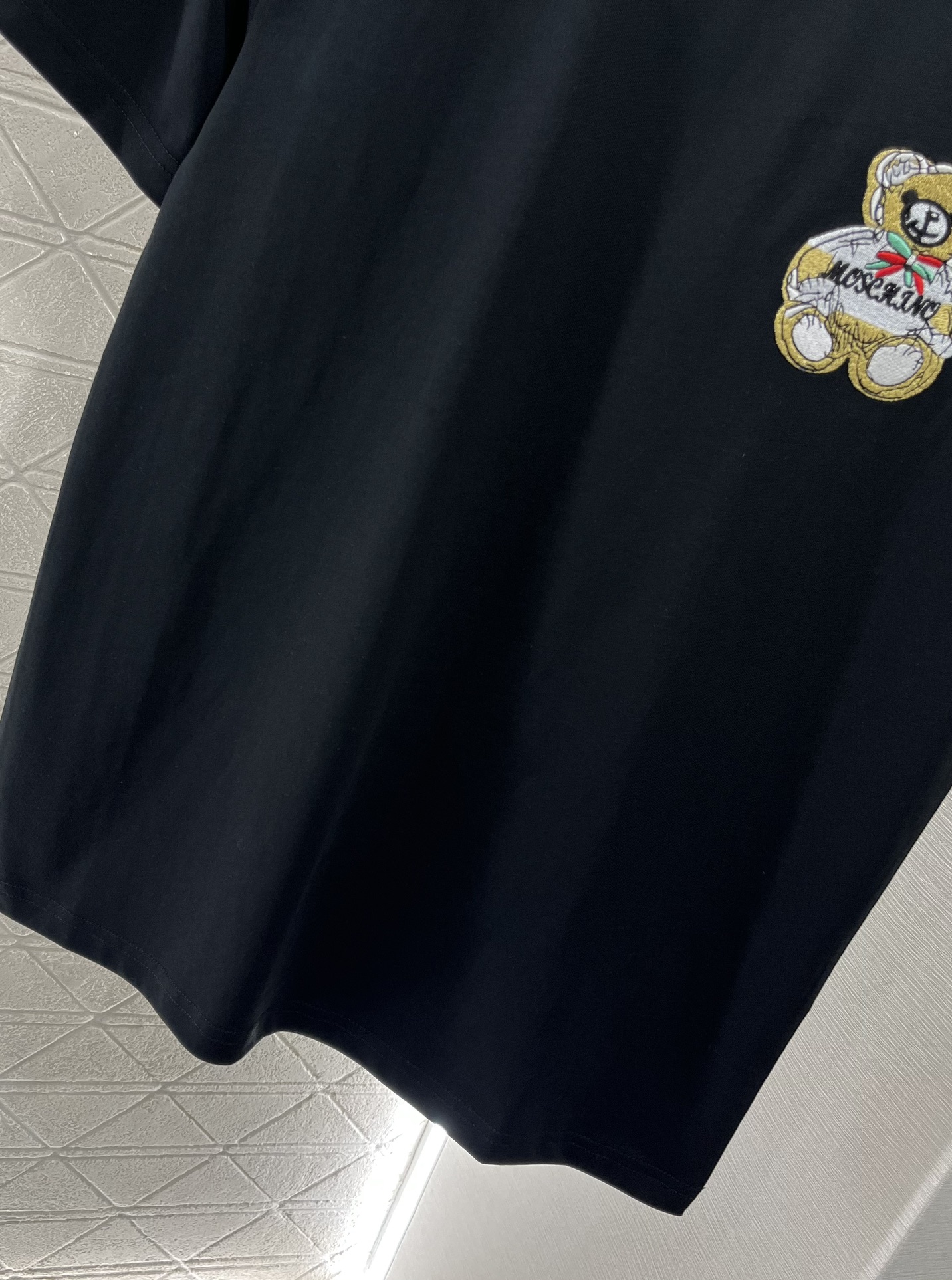 Moschino 2025 New Product: Embroidery Tee with Bear Letters, High Street Fashion - 图片 5