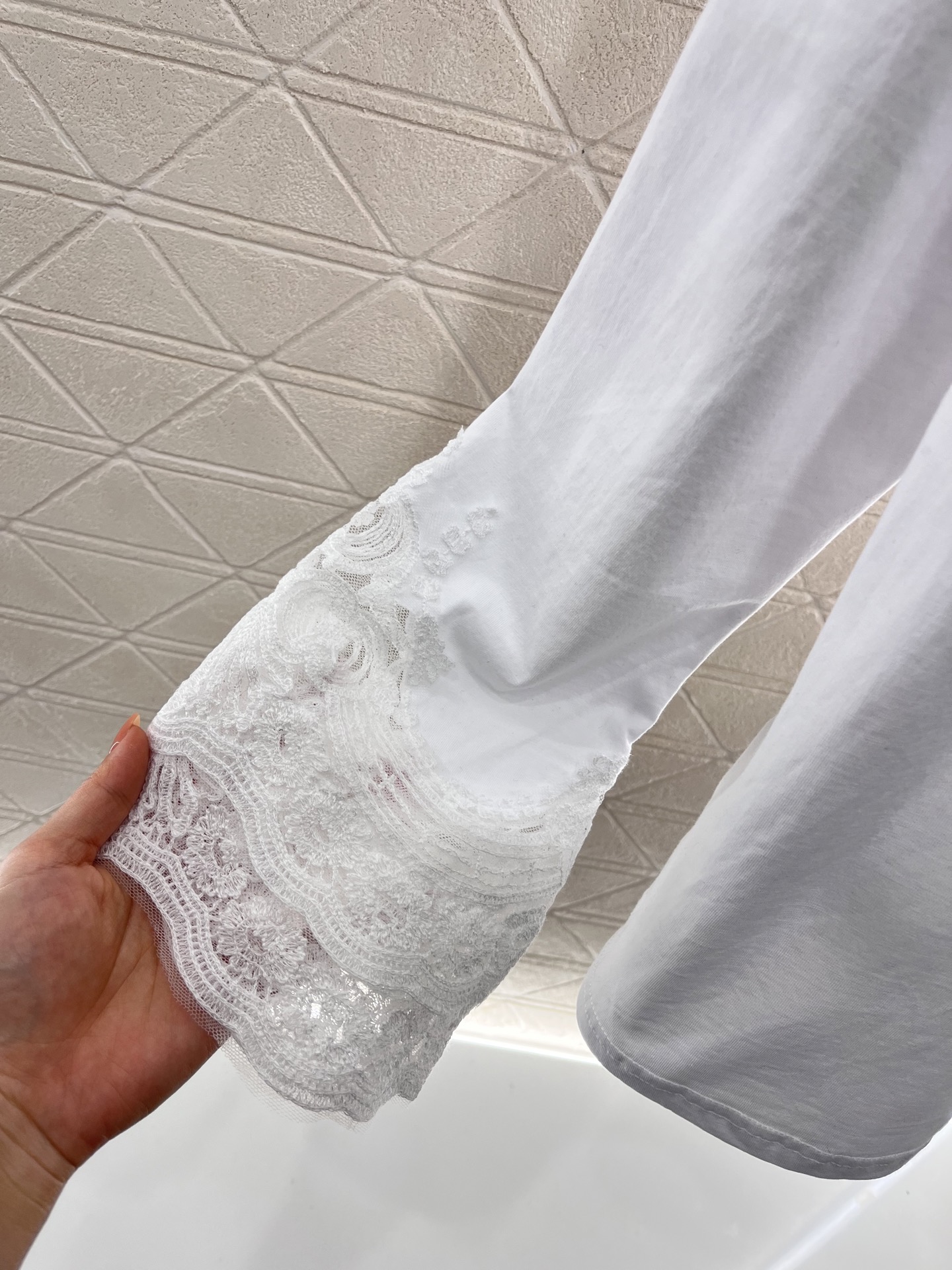 Ermanno Scervino 2025 Women’s Lace Sleeve Suit in YB Cotton Material - 图片 4