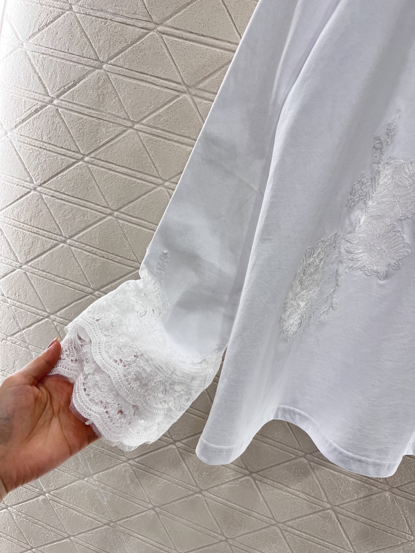 Ermanno Scervino 2025 Women’s Lace Sleeve Suit in YB Cotton Material - 图片 8