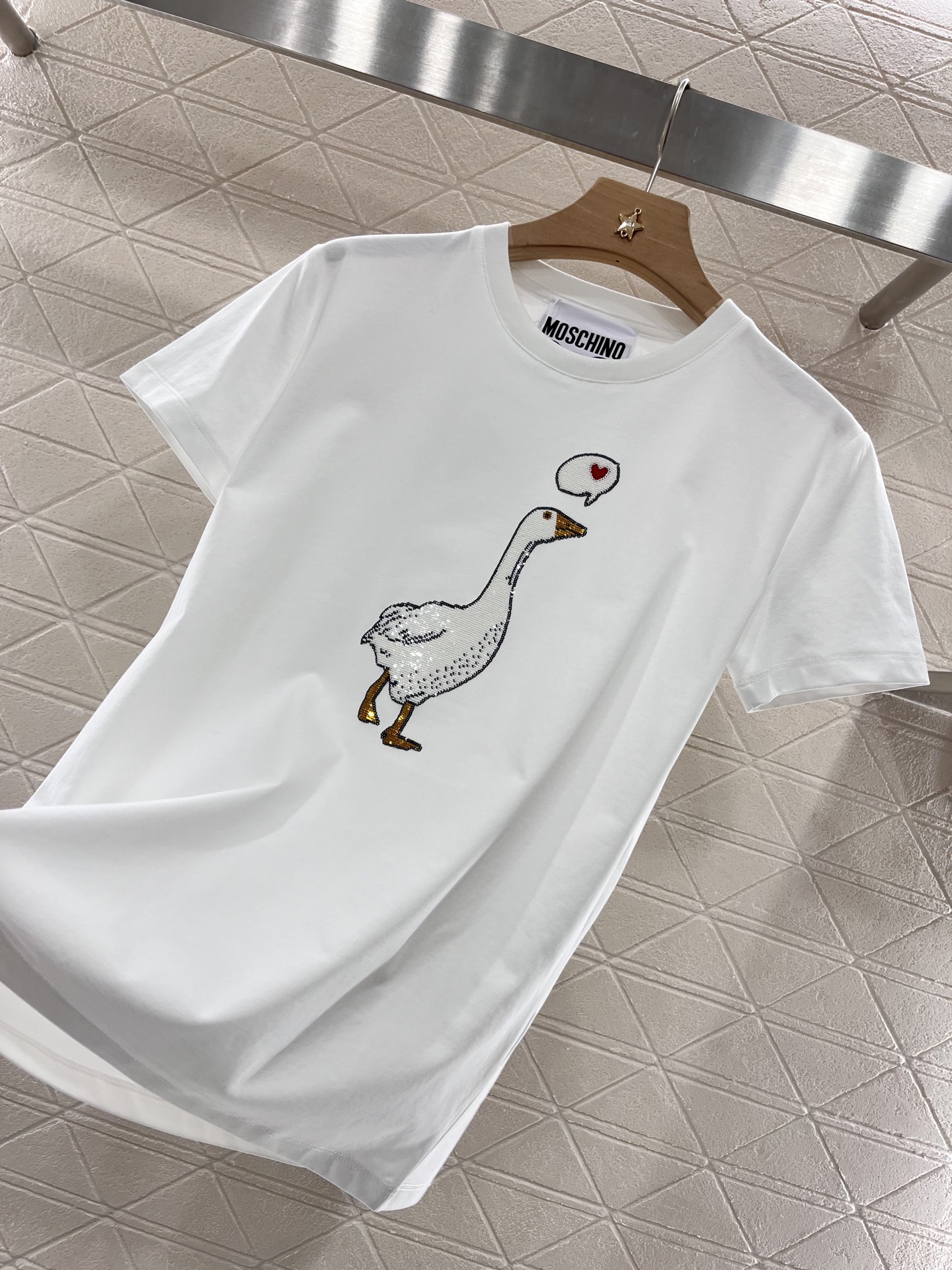 P322: Moschino 2025 Tee with Diamond Embroidery – High-Quality Valentine’s Day Series - 图片 8