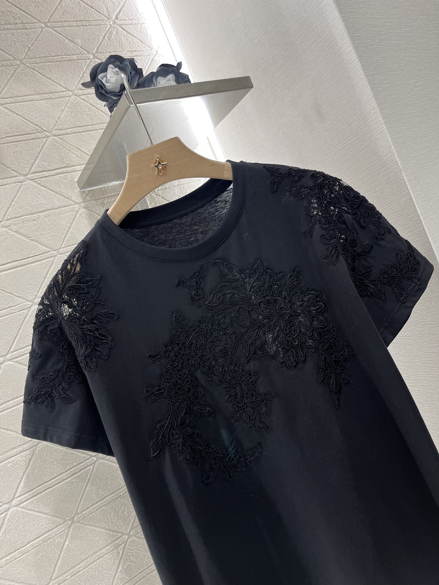 2025 Ermanno Scervino Lace Embroidered Women’s Tee – High Quality Custom Cotton T-shirt - 图片 3