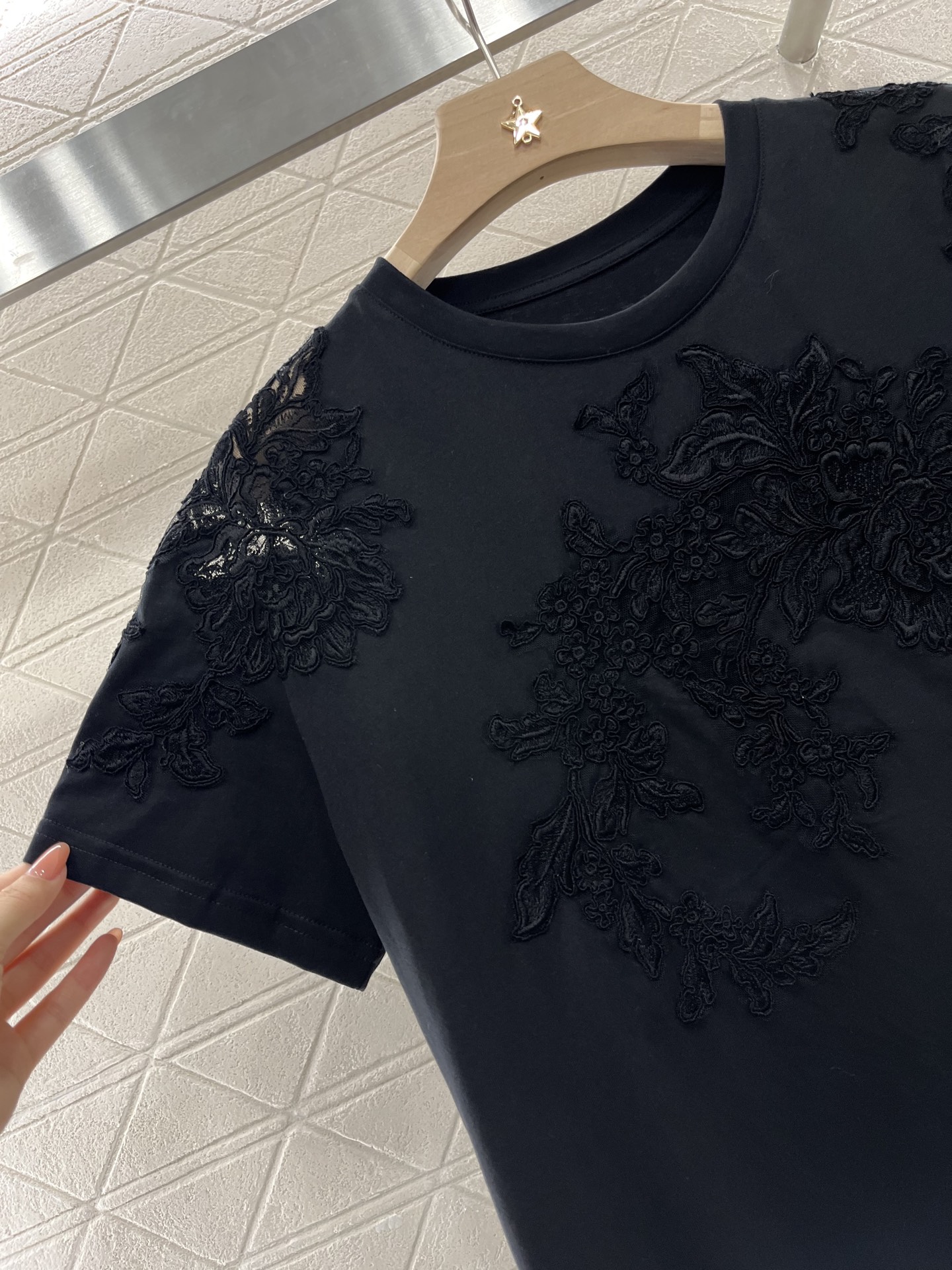 2025 Ermanno Scervino Lace Embroidered Women’s Tee – High Quality Custom Cotton T-shirt - 图片 8