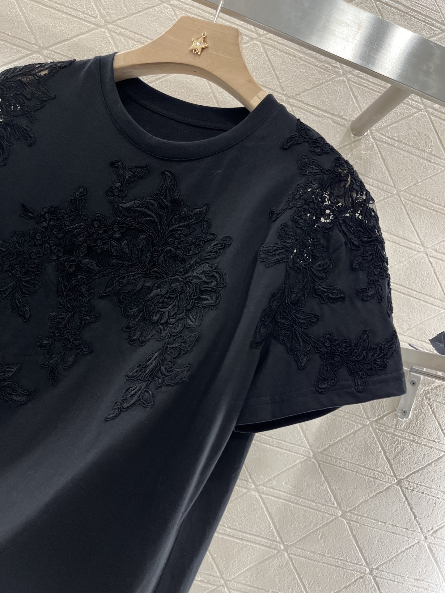 2025 Ermanno Scervino Lace Embroidered Women’s Tee – High Quality Custom Cotton T-shirt - 图片 6