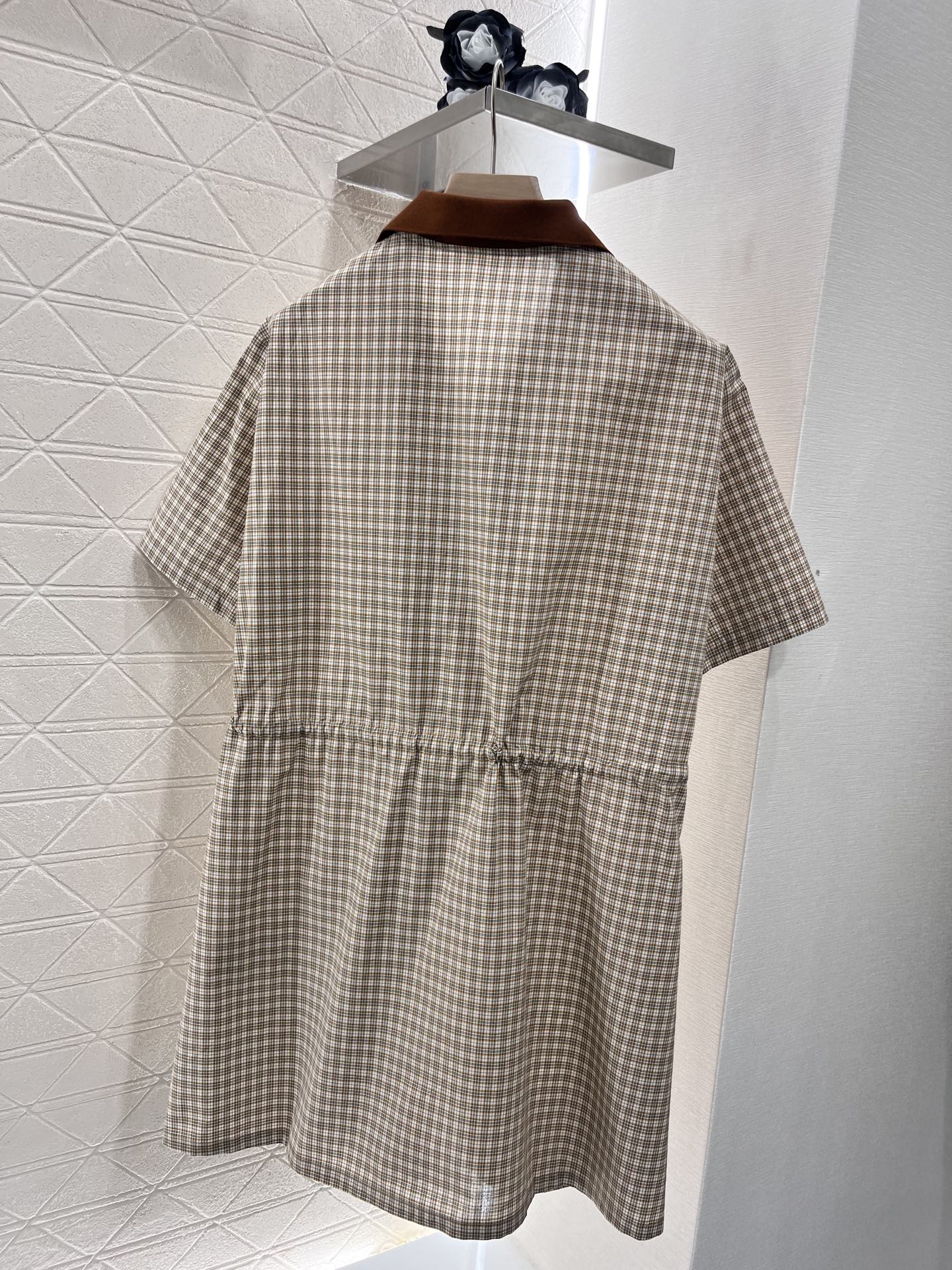 ♥Miumi*♥2025新品上架
  格纹短袖衬衫连衣裙
定制YB斜纹全棉材质 柔软亲肤 舒适不易皱 短
