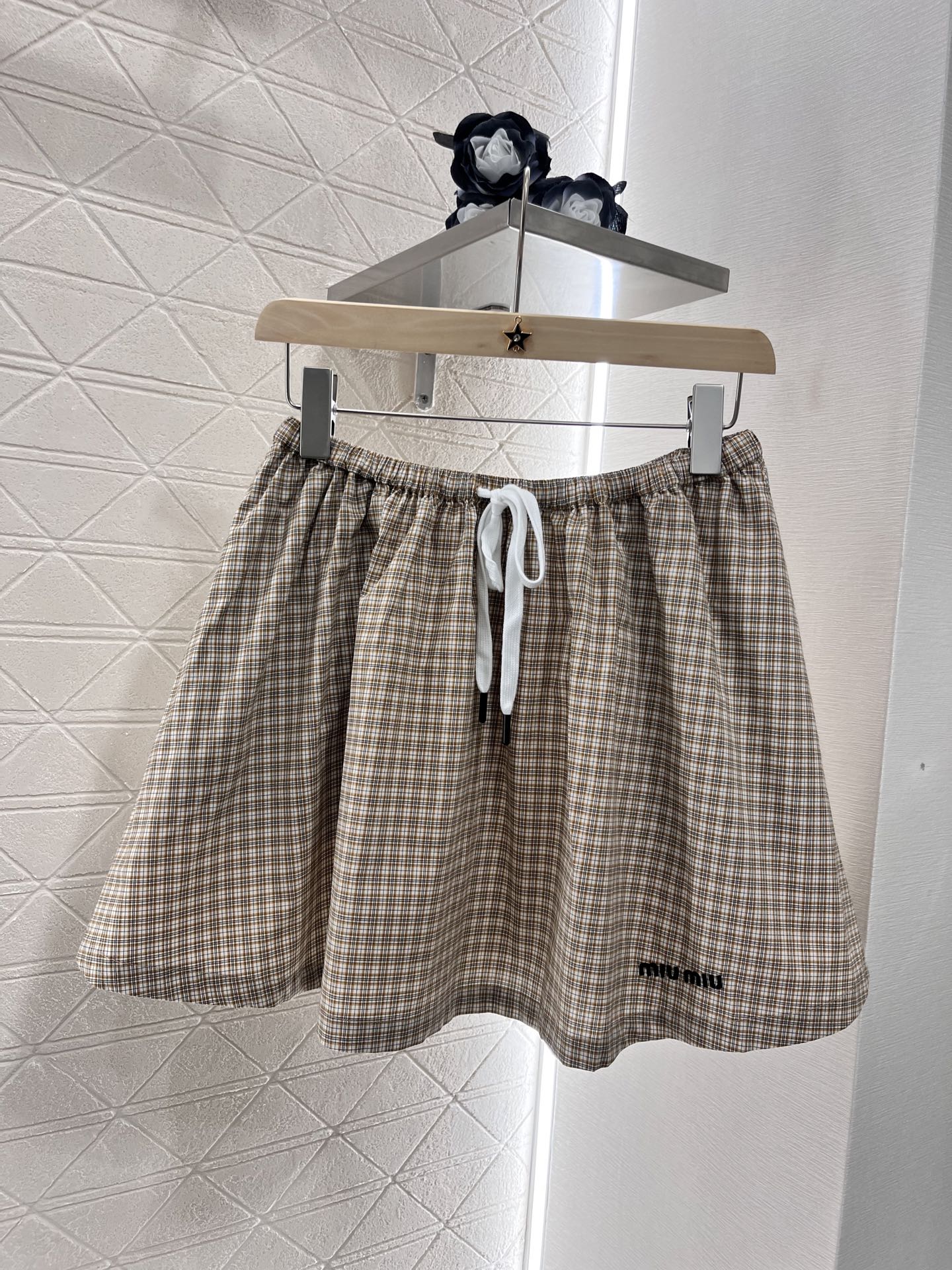 ♥Miumi*♥2025新品上架
    格纹衬衫半裙套装
定制YB斜纹全棉材质 柔软亲肤 舒适不易皱 