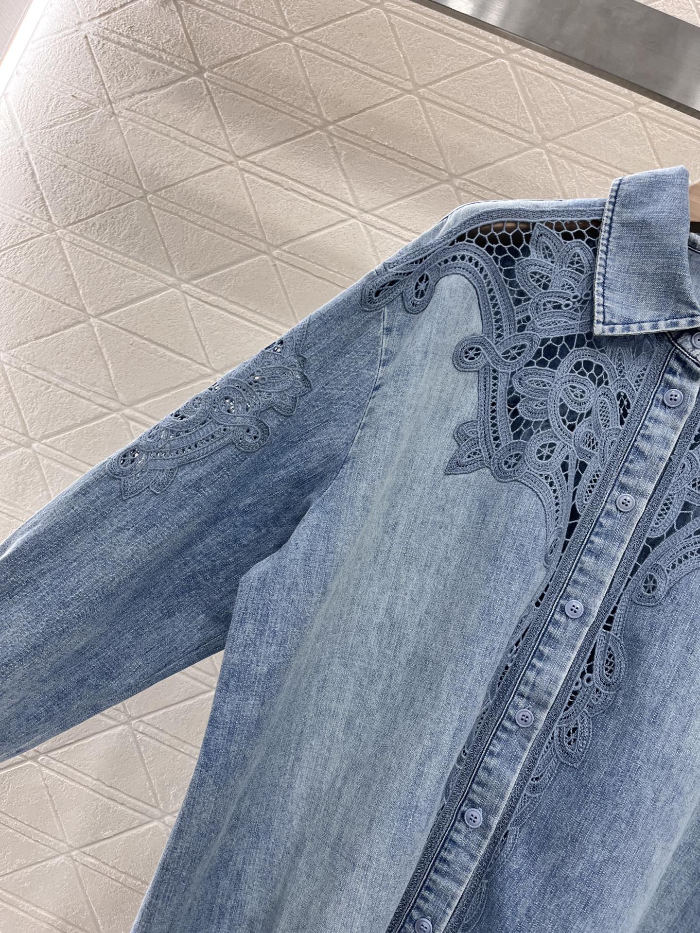 2025 Ermanno Scervino Women’s Suit: Cotton Cowboy Shirt with Water Lace - 图片 8