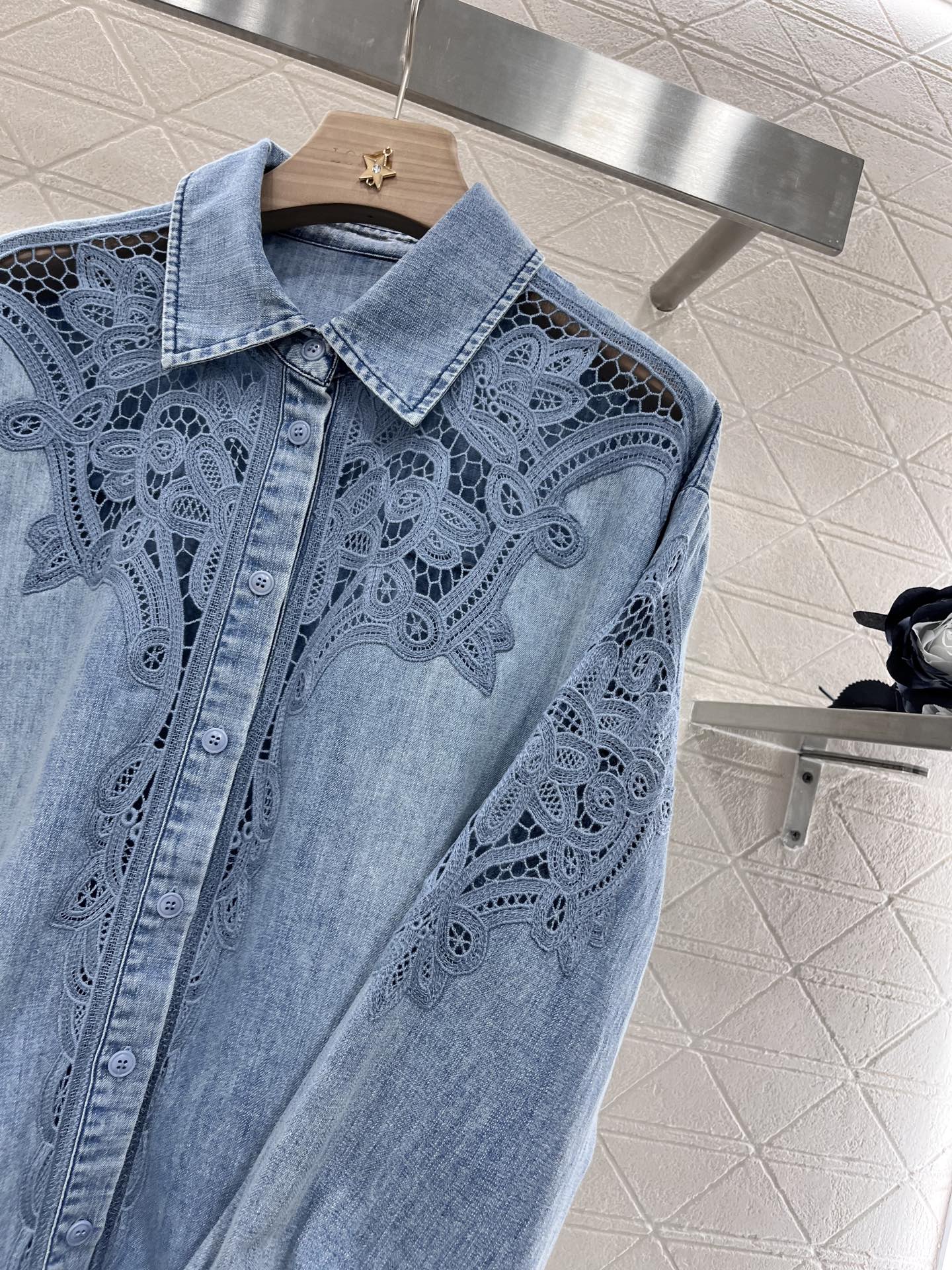 2025 Ermanno Scervino Women’s Suit: Cotton Cowboy Shirt with Water Lace - 图片 6