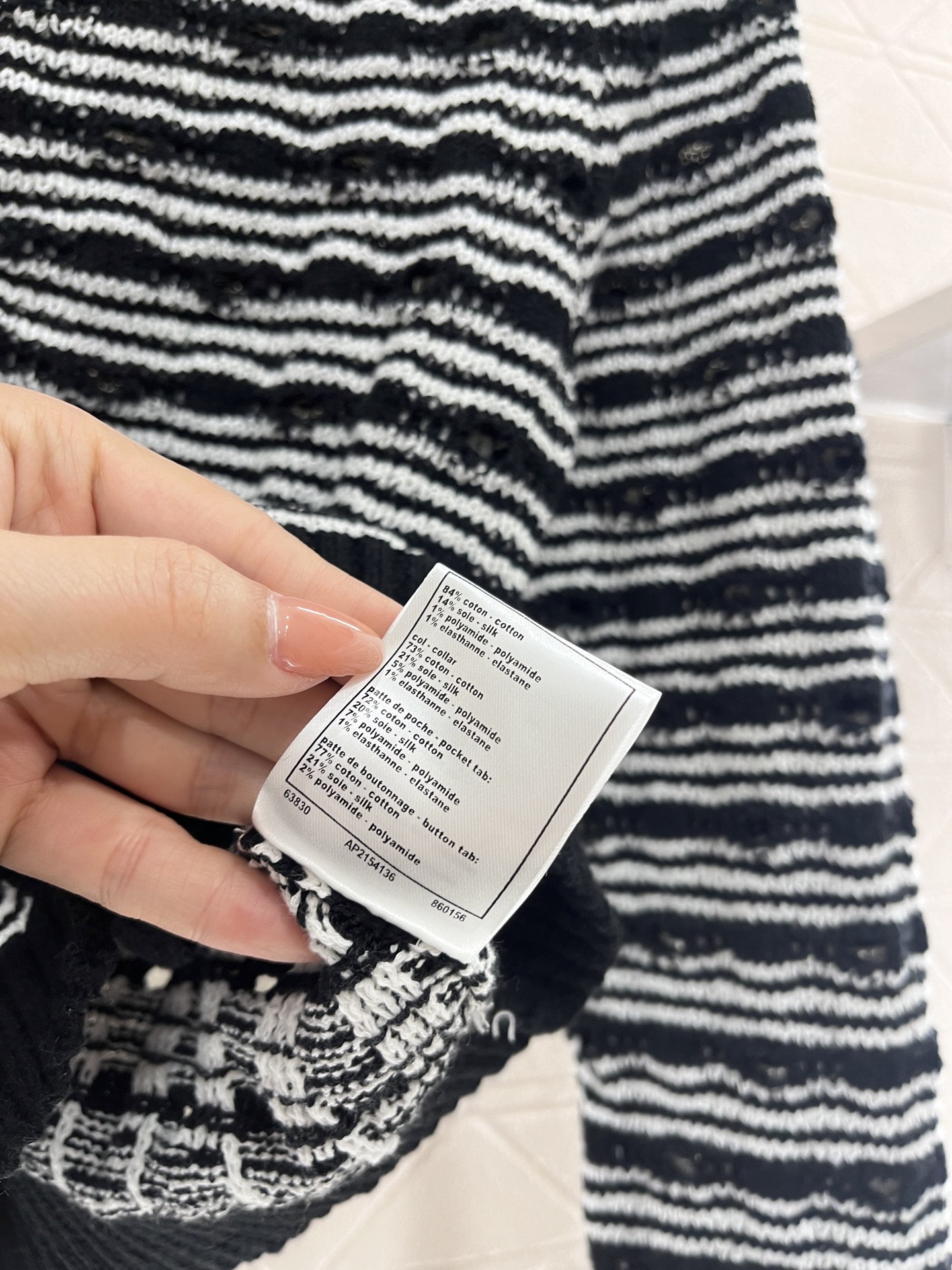 ♥Chane*♥2025新品上架
      条纹针织开衫
定制YB全棉纱线织造 柔软舒适 洋气显瘦 圆