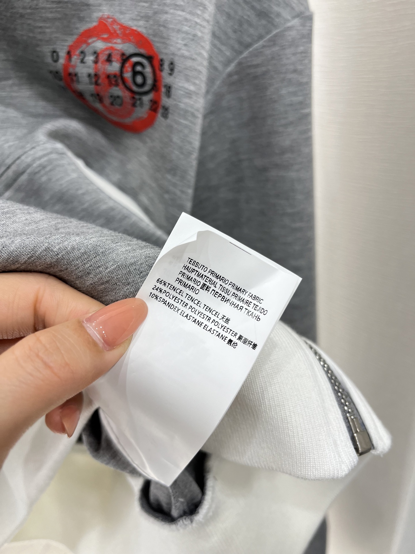 Stylish Zipper Suit with YB Silk, Cosmopolitan Design, and Brand-Styling. - 图片 6